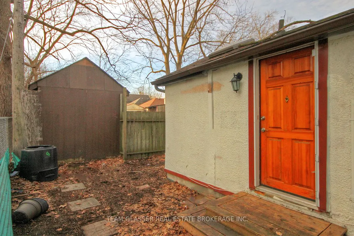 225 Simcoe Street