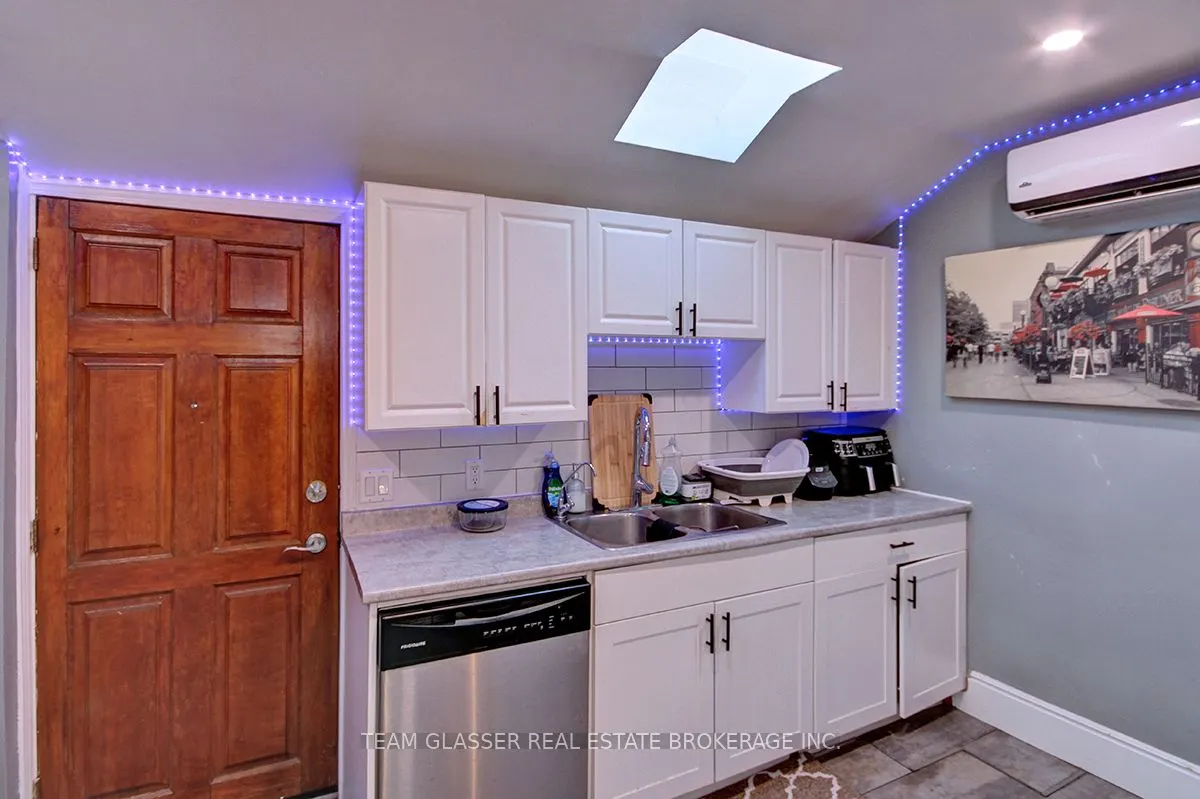 225 Simcoe Street