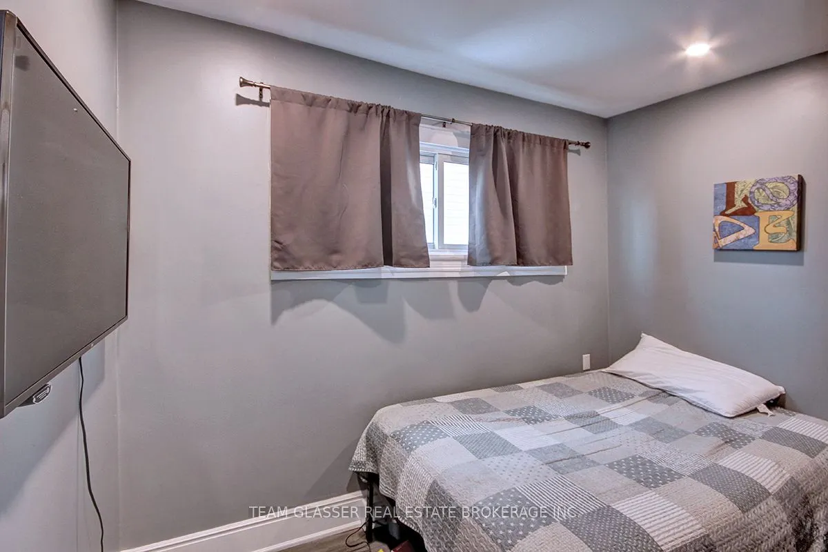 225 Simcoe Street