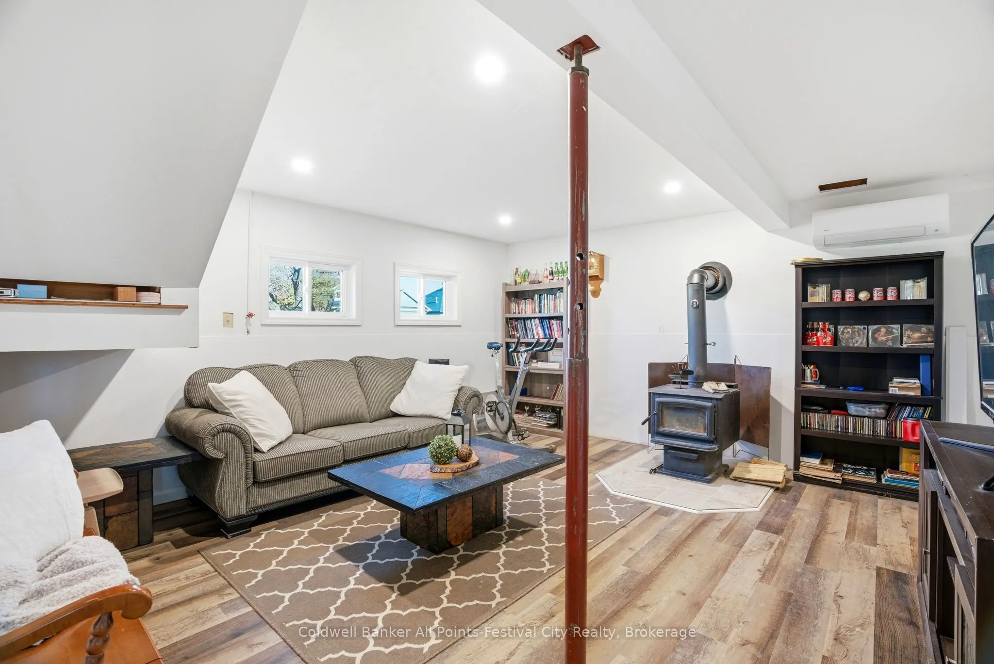 306 Lakeside Drive