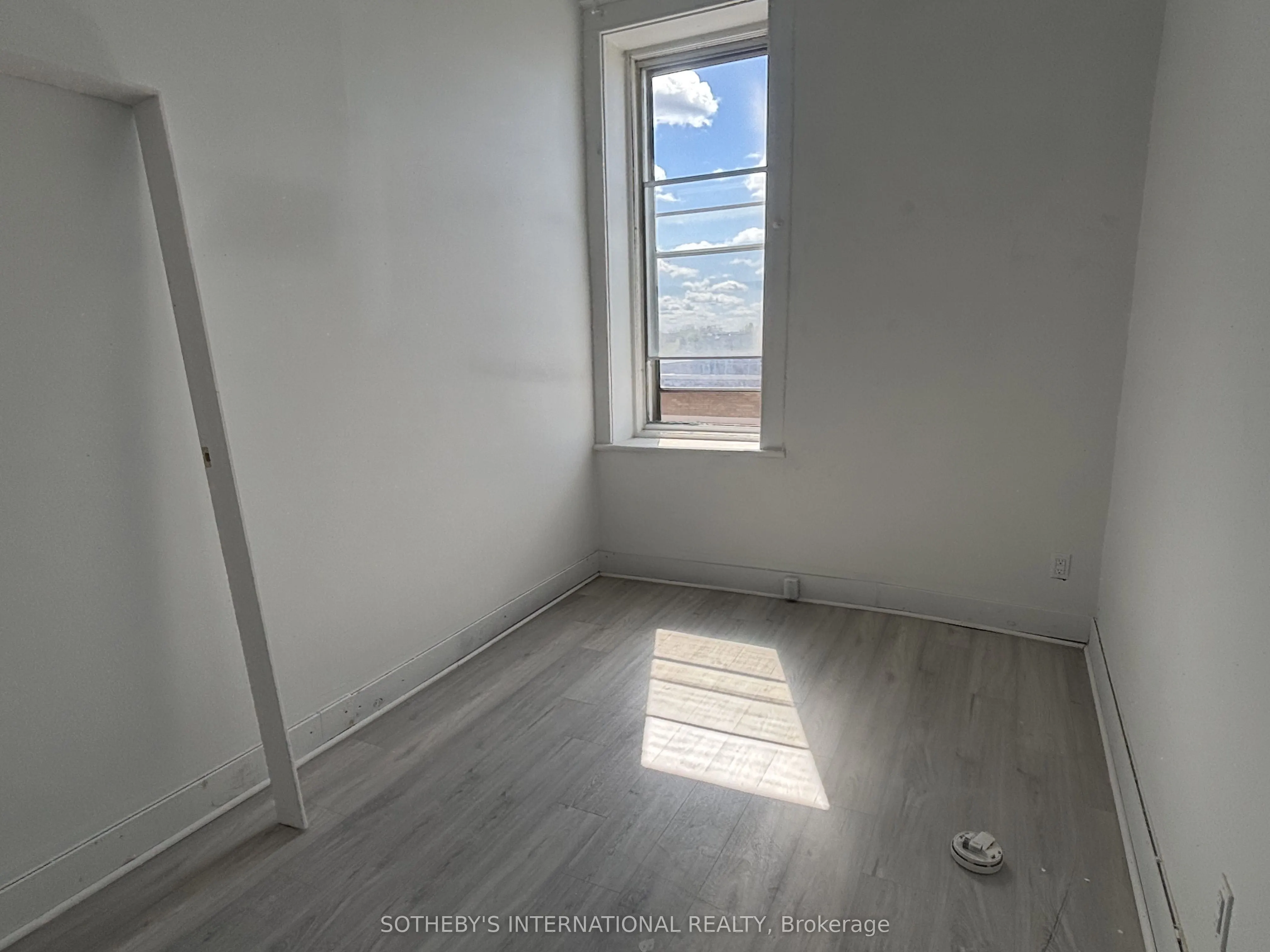 204-208 King Street W