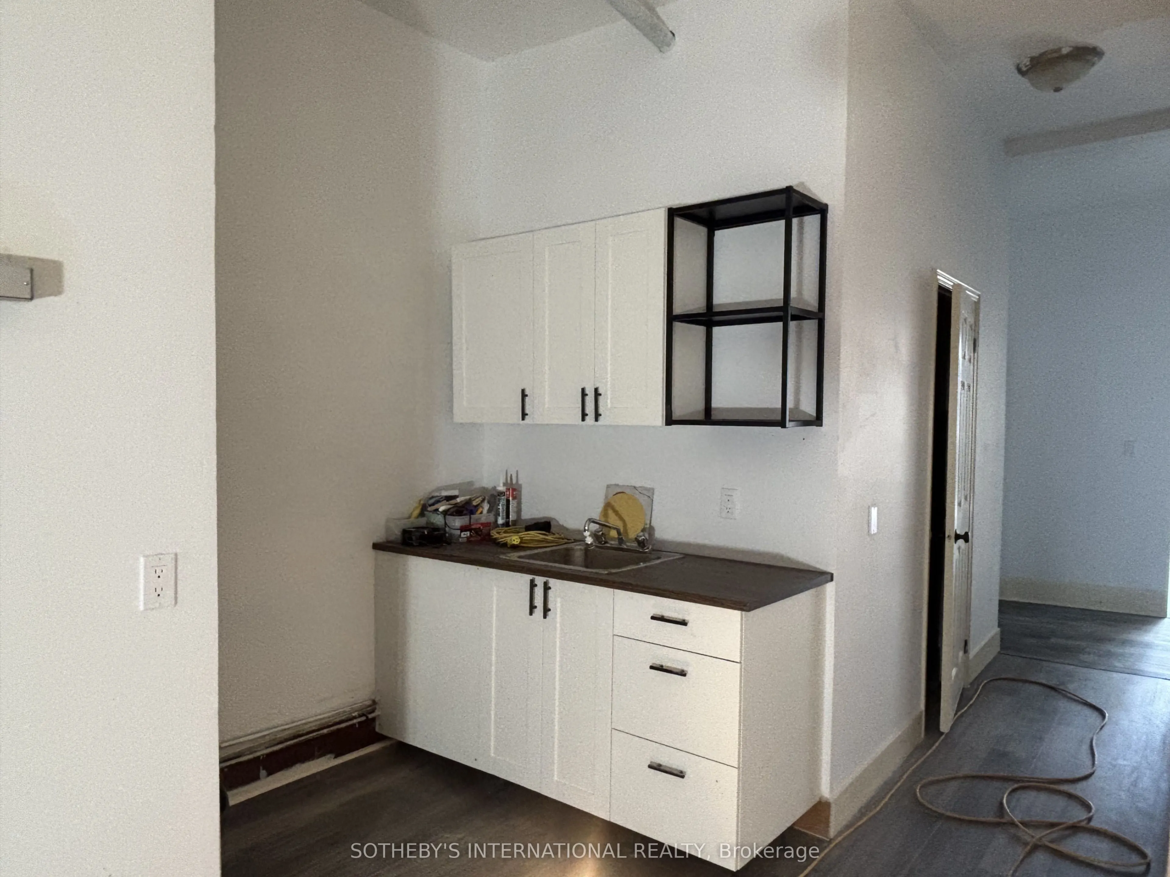 204-208 King Street W