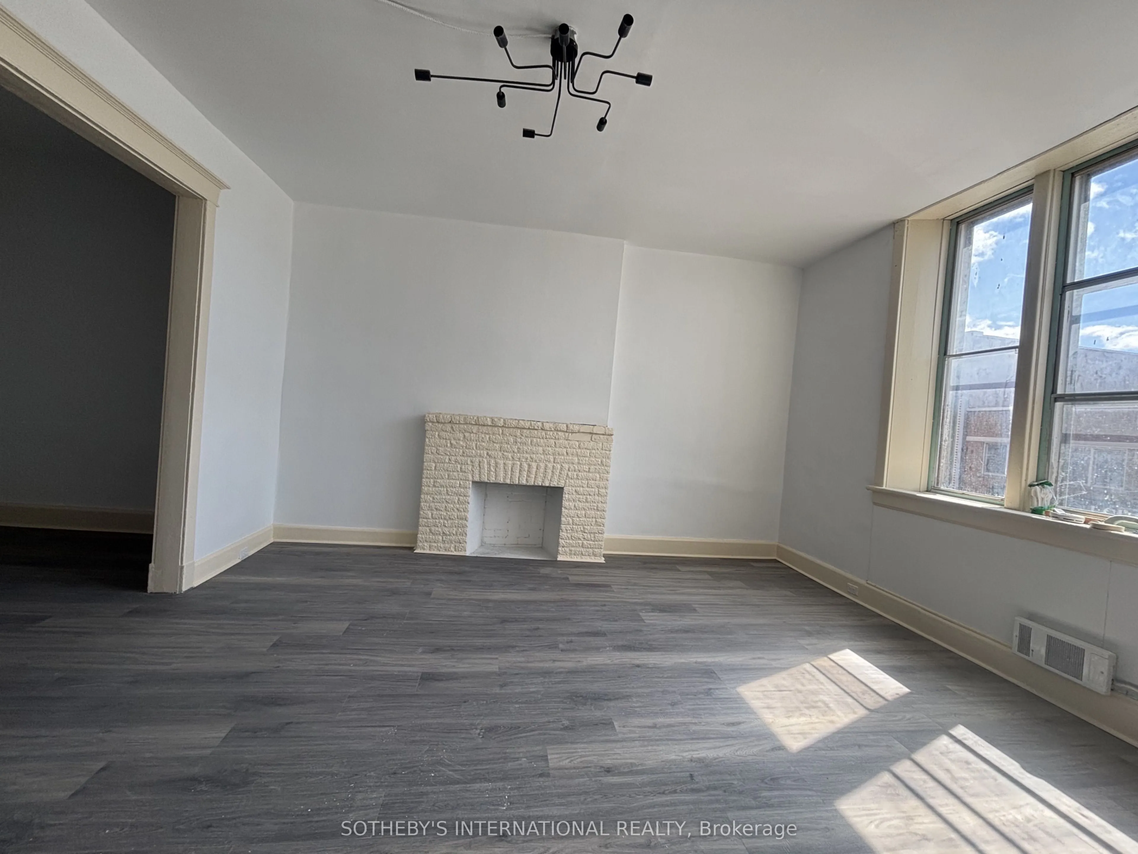 204-208 King Street W