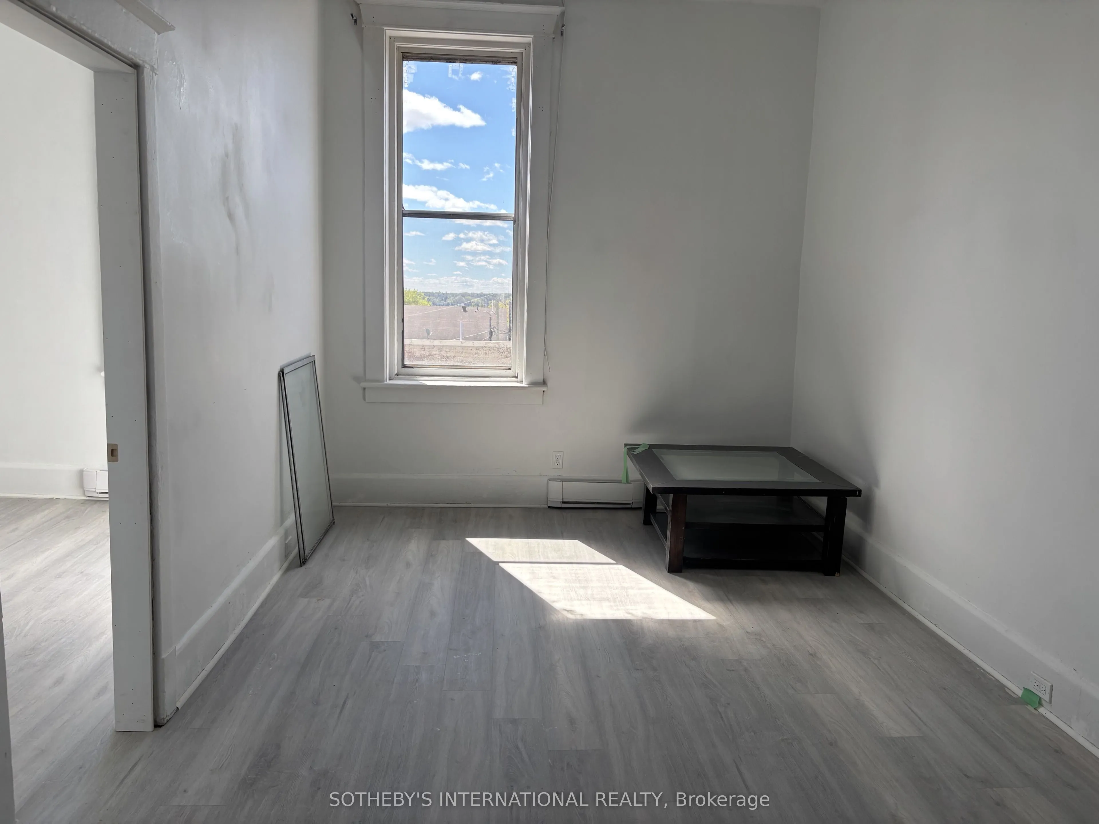204-208 King Street W