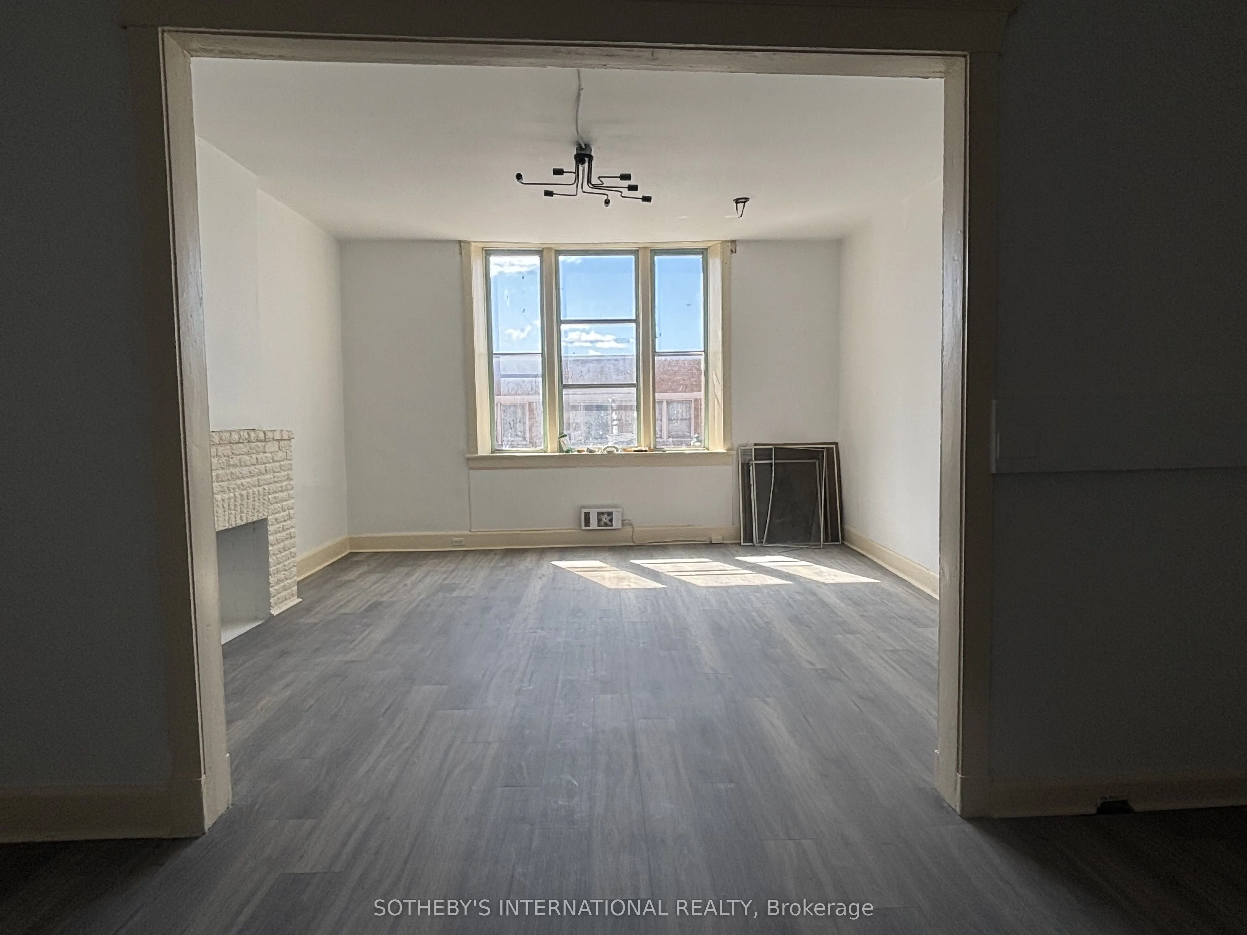 204-208 King Street W