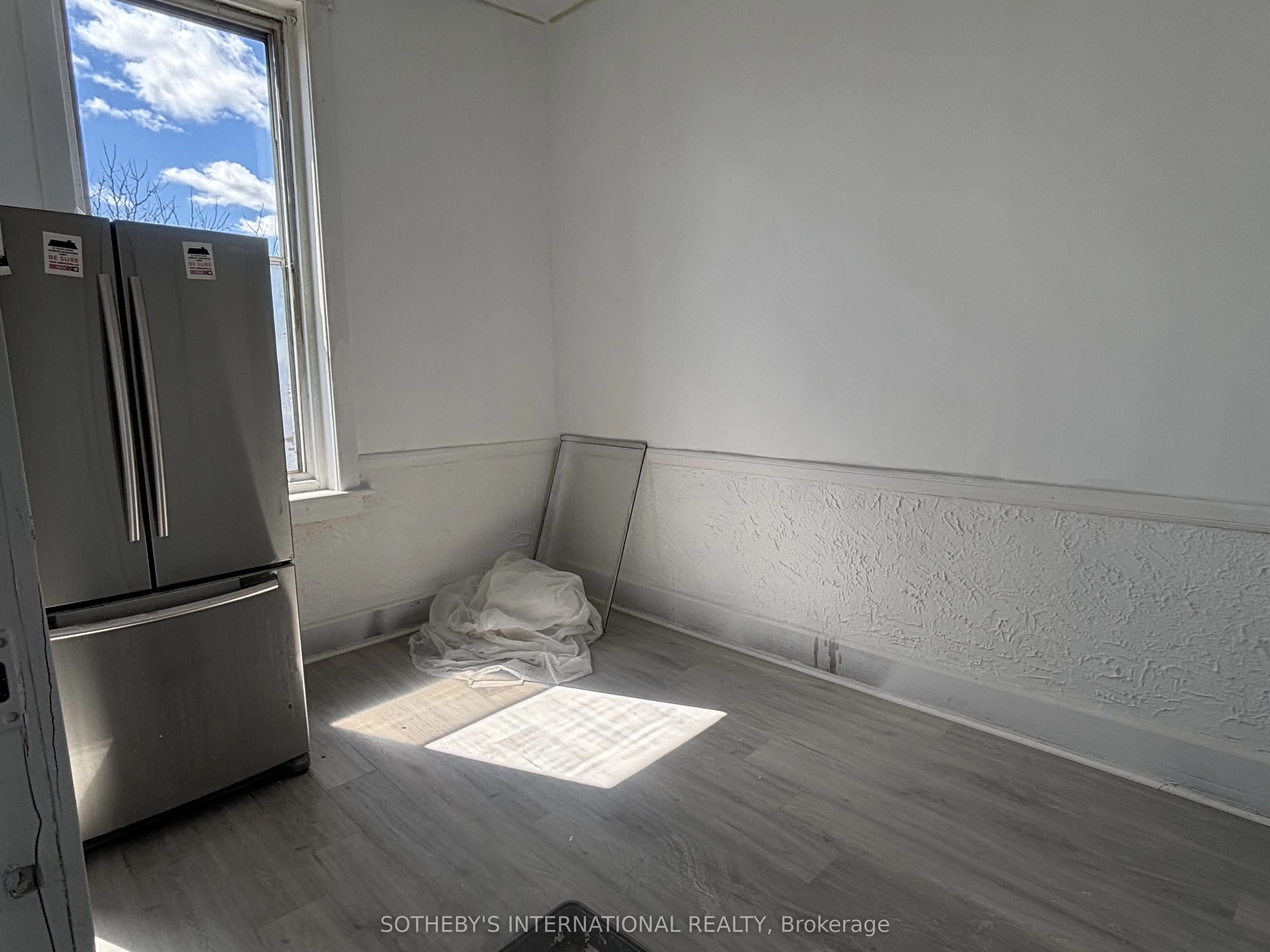 204-208 King Street W