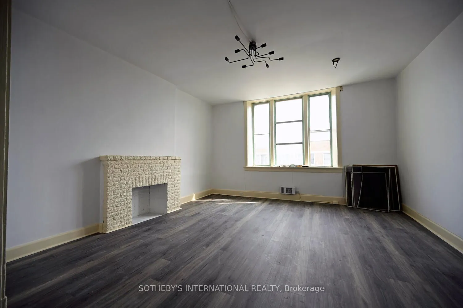 204-208 King Street W
