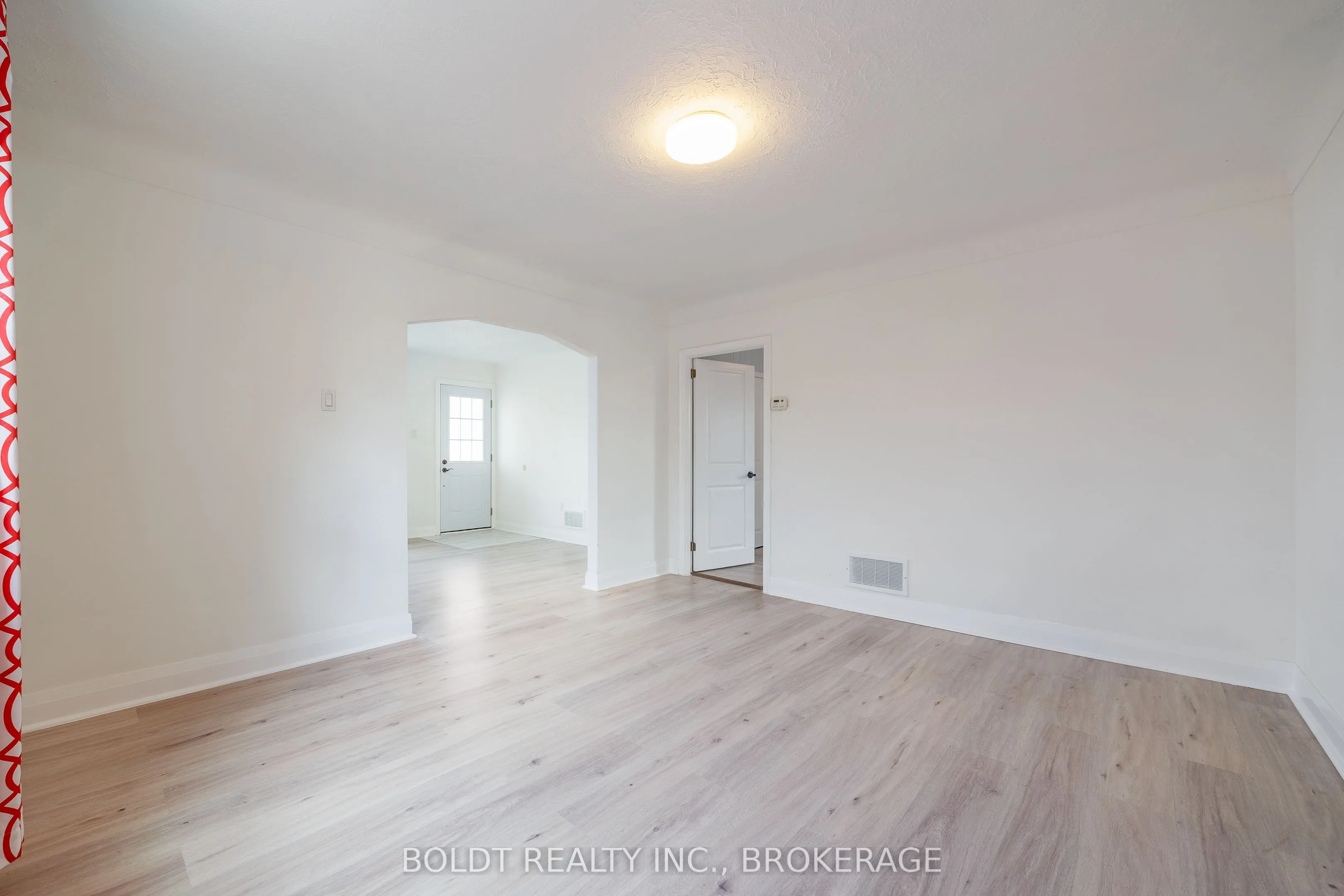 422 Welland Avenue