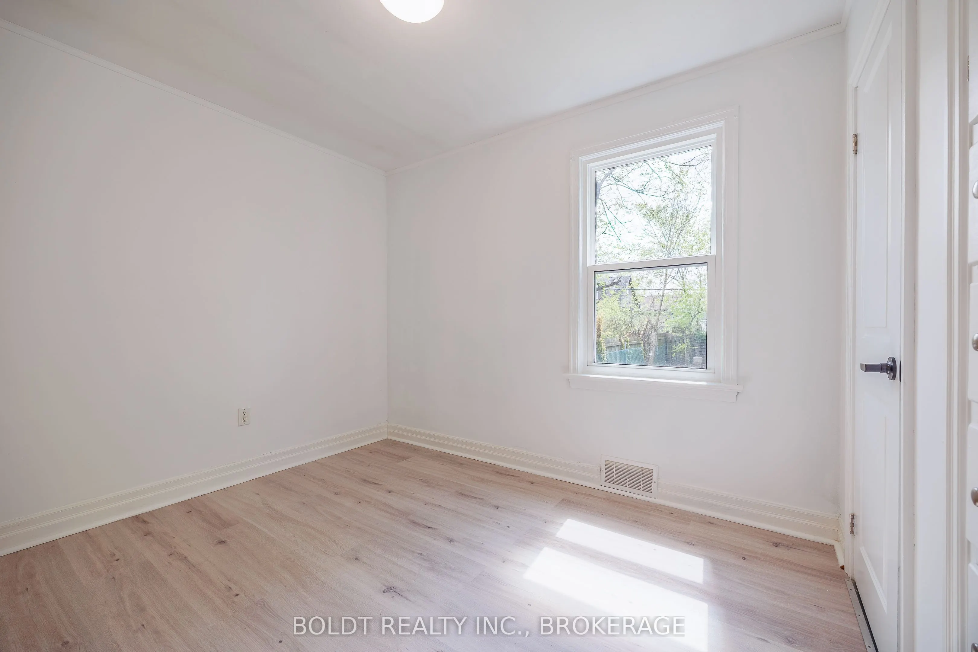 422 Welland Avenue