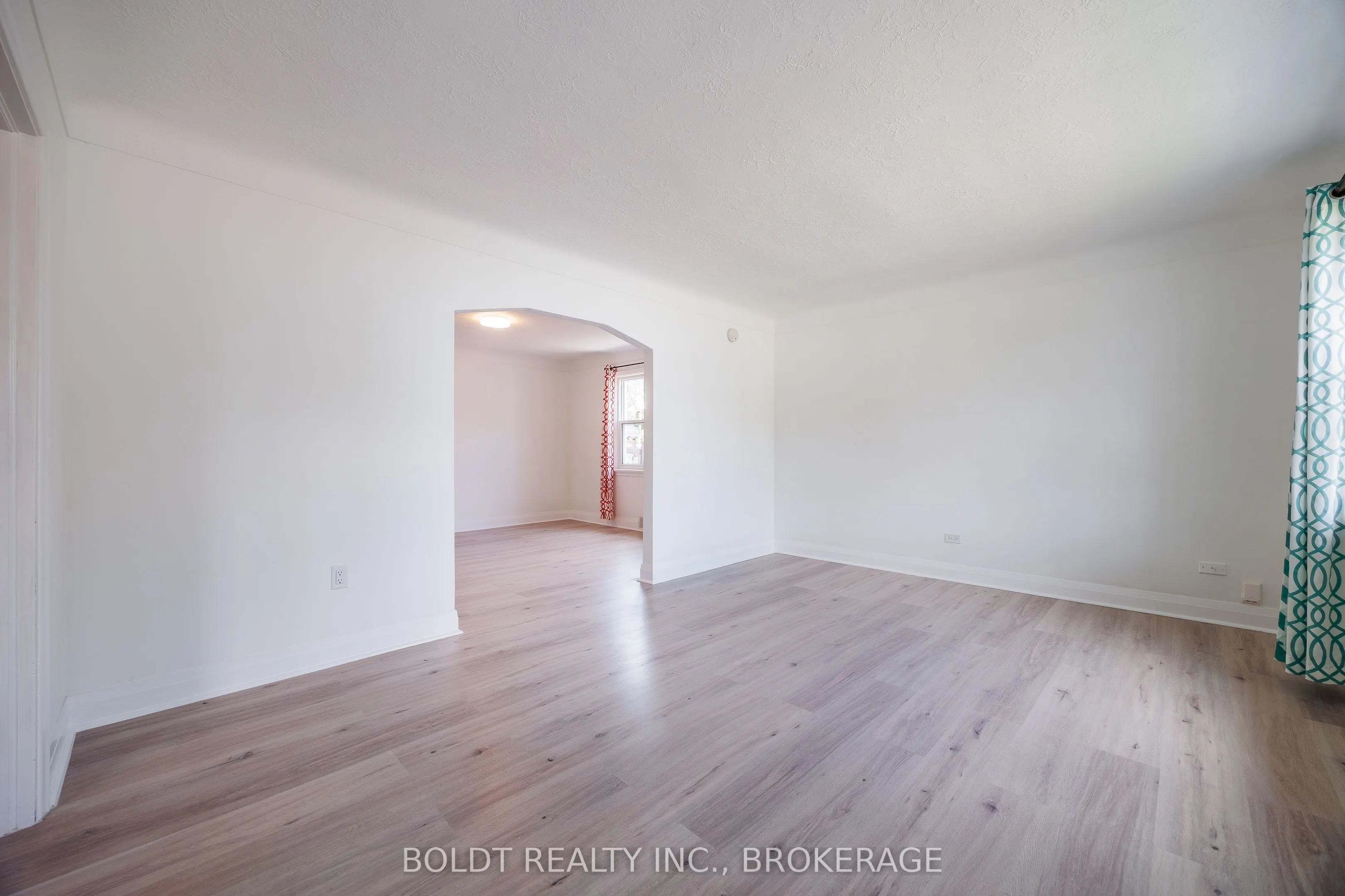422 Welland Avenue