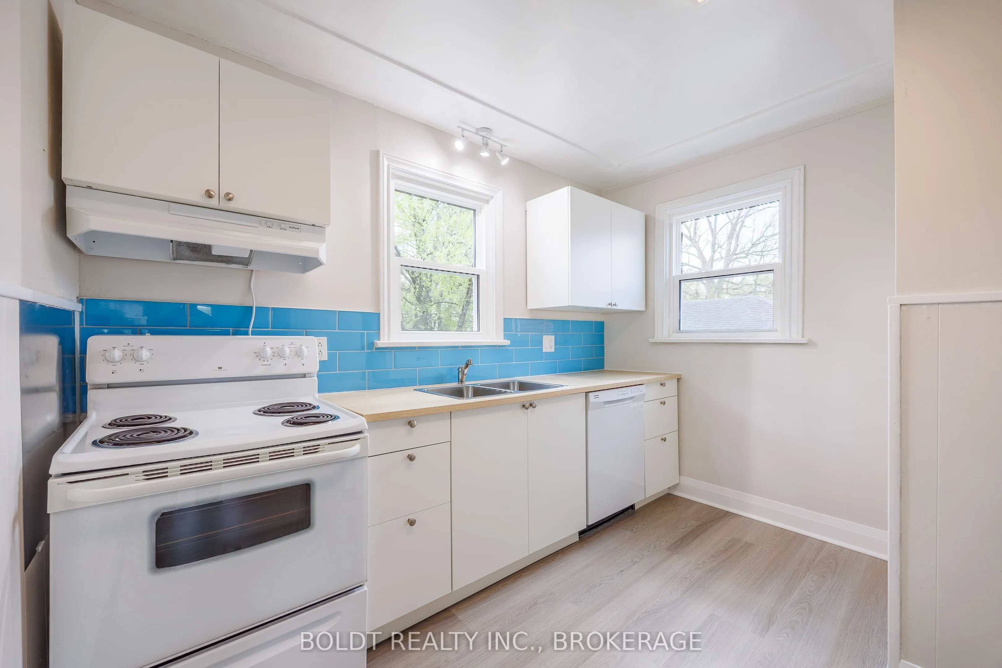 422 Welland Avenue