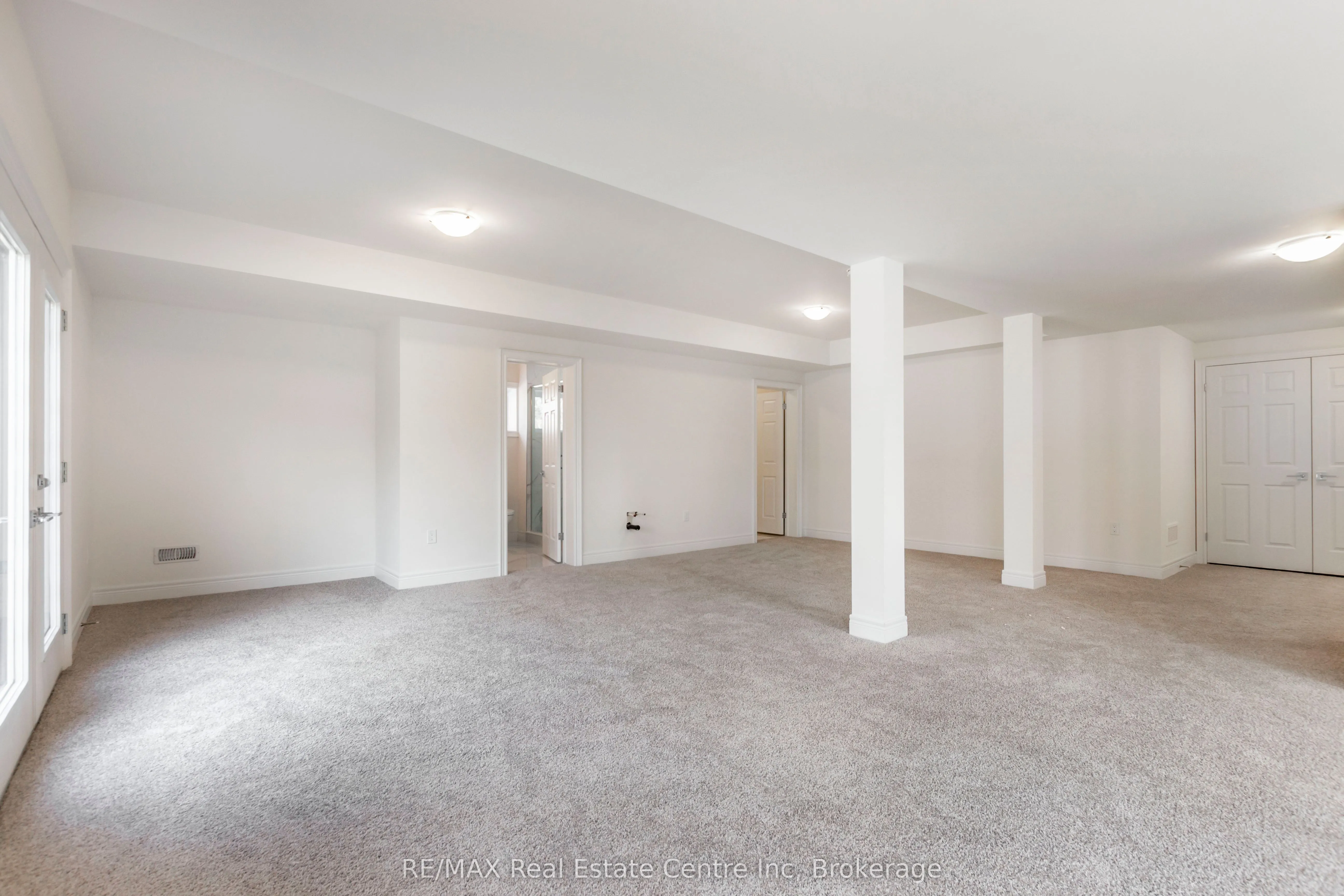 143 Ambrous Crescent