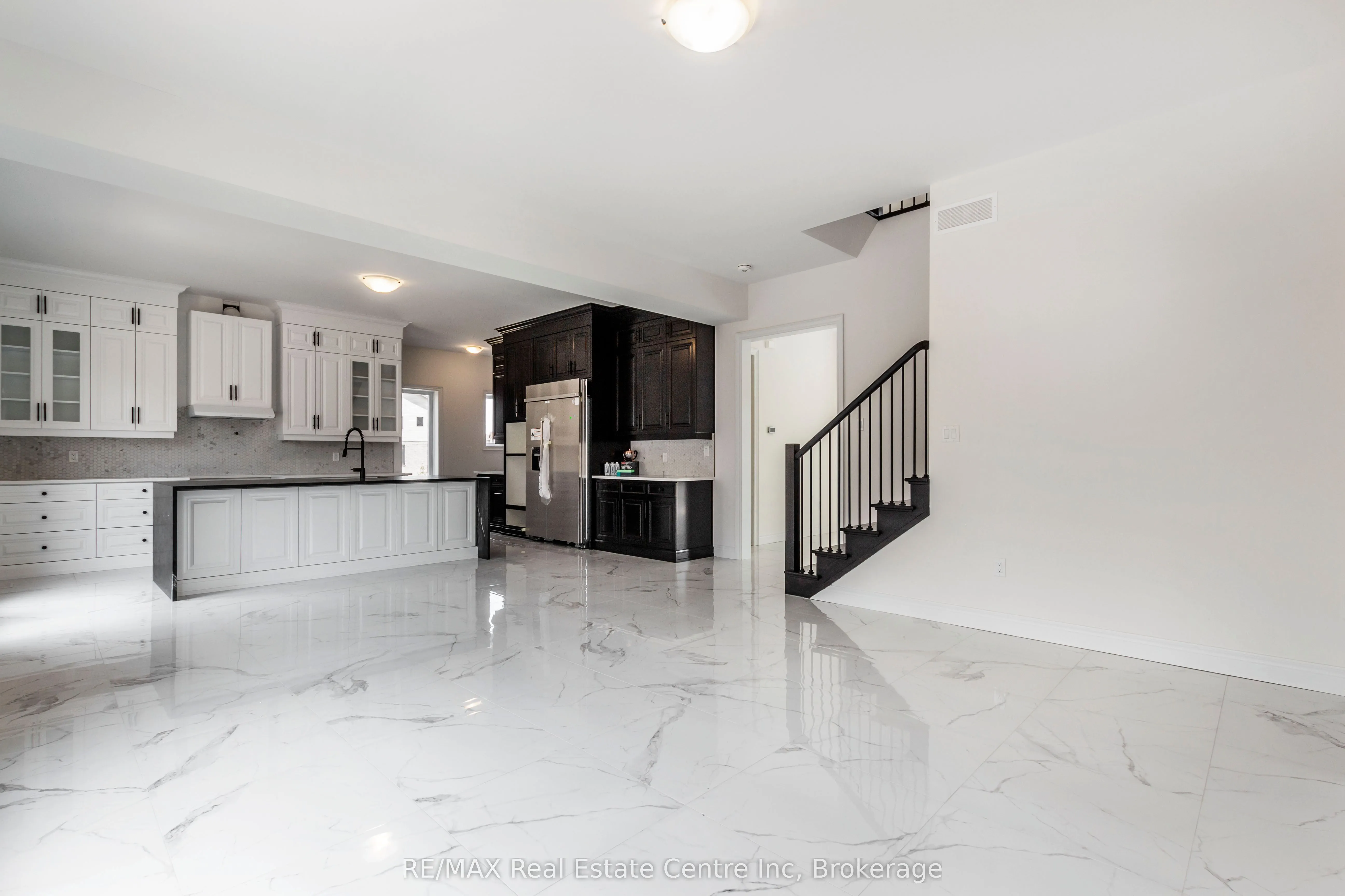 143 Ambrous Crescent