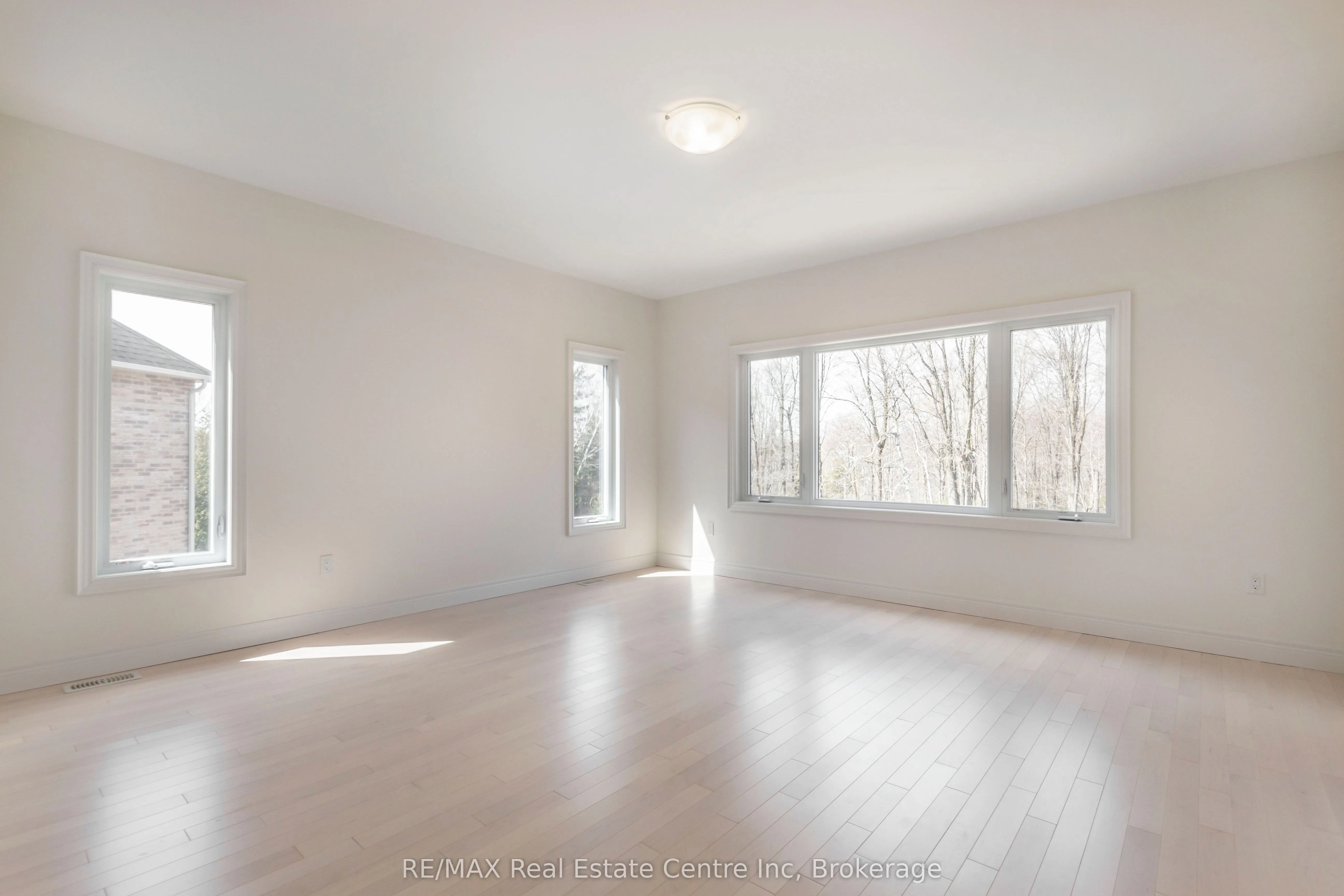143 Ambrous Crescent