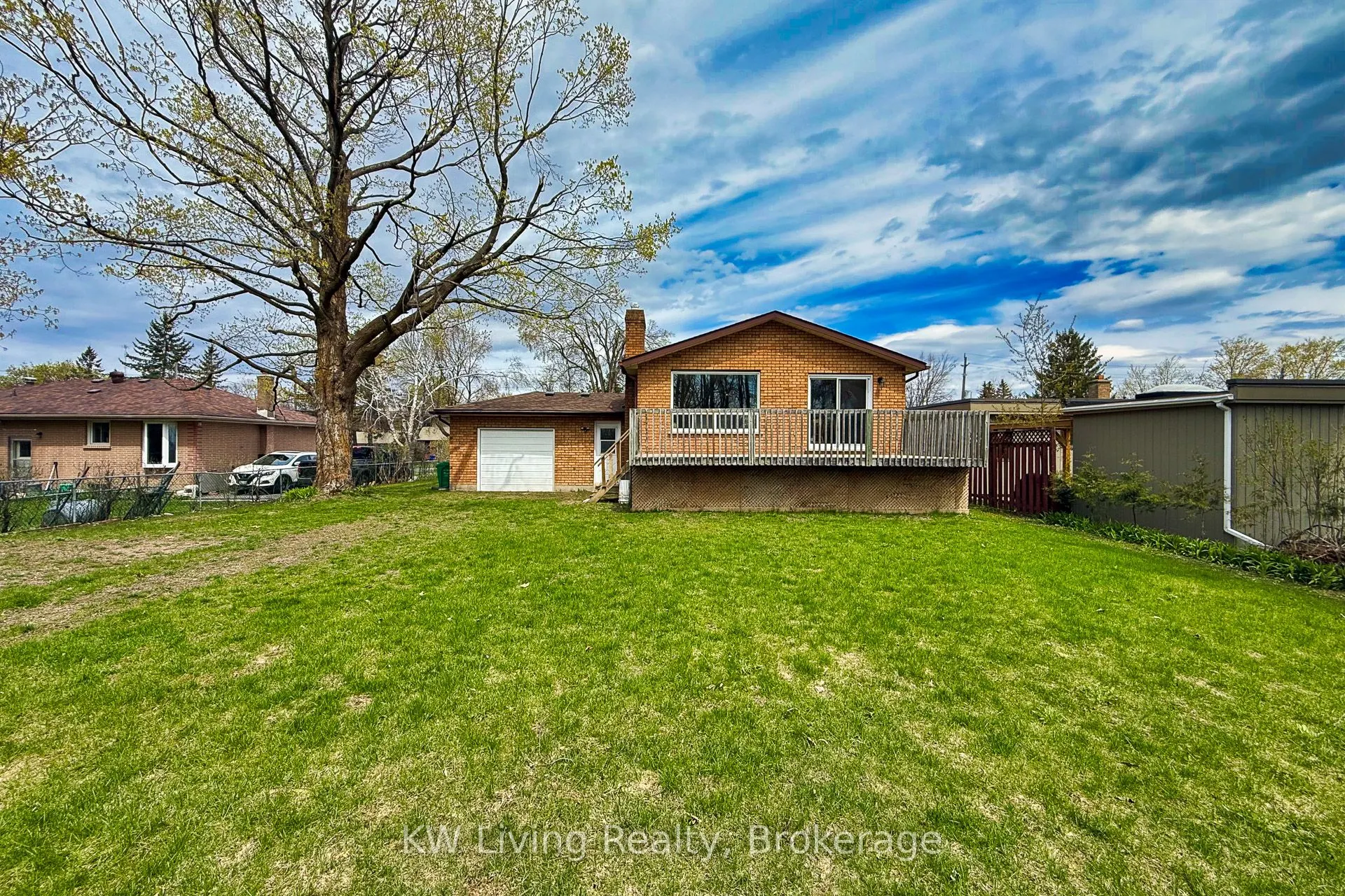 833 Fairbairn Street