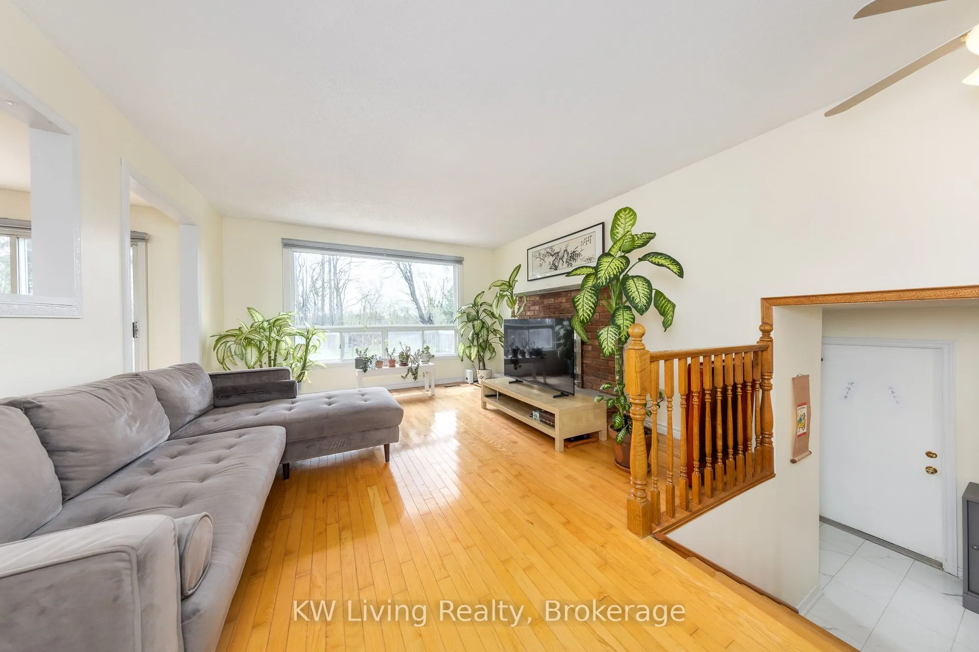 833 Fairbairn Street