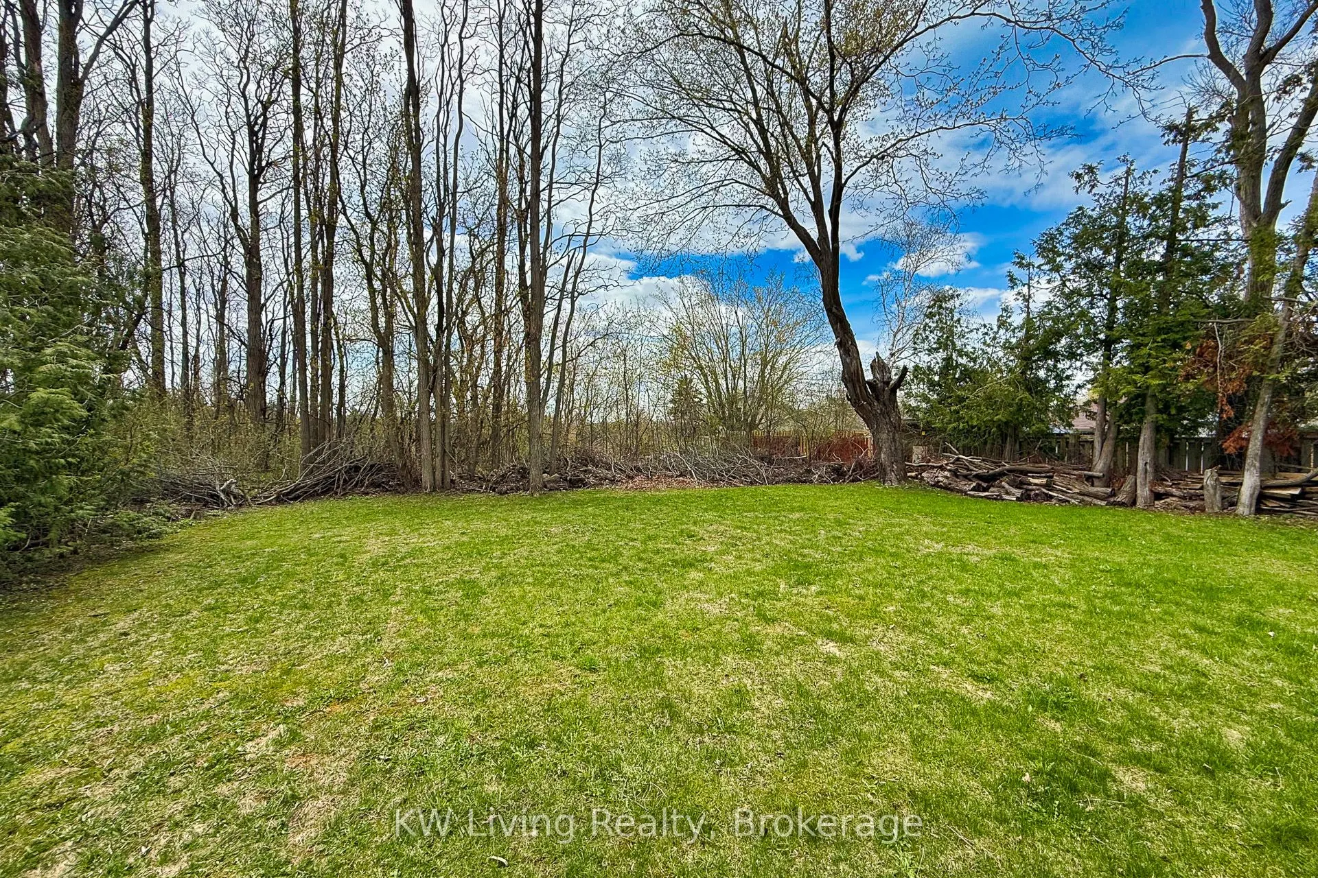 833 Fairbairn Street