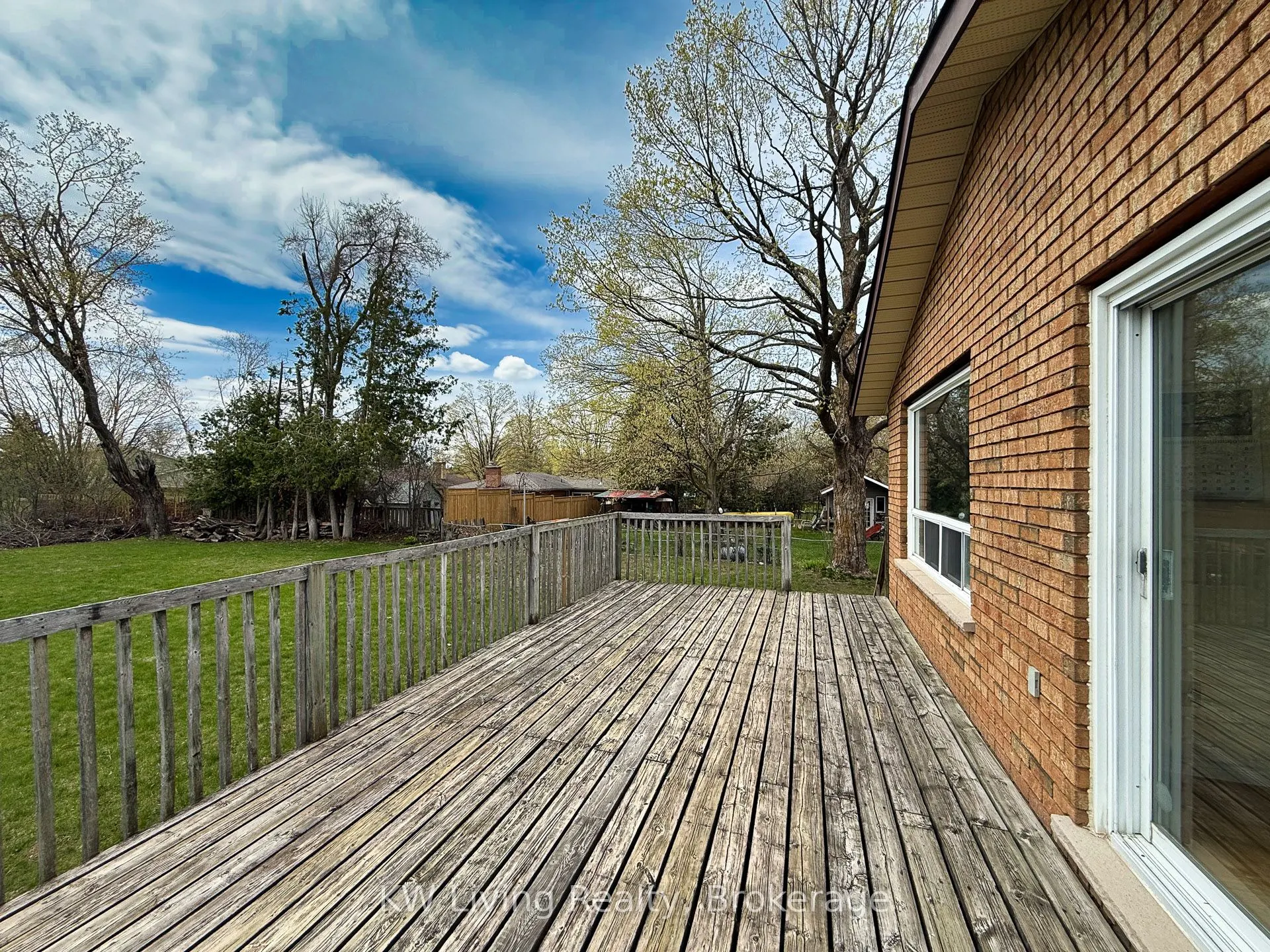 833 Fairbairn Street
