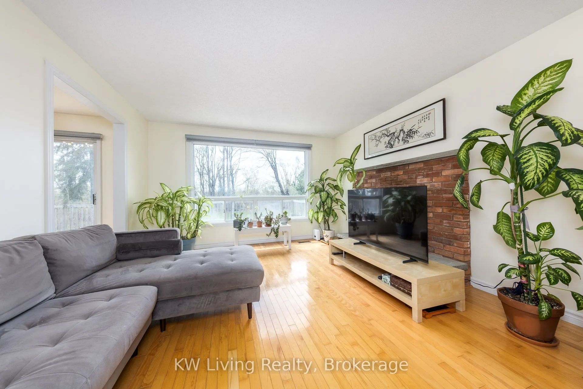 833 Fairbairn Street