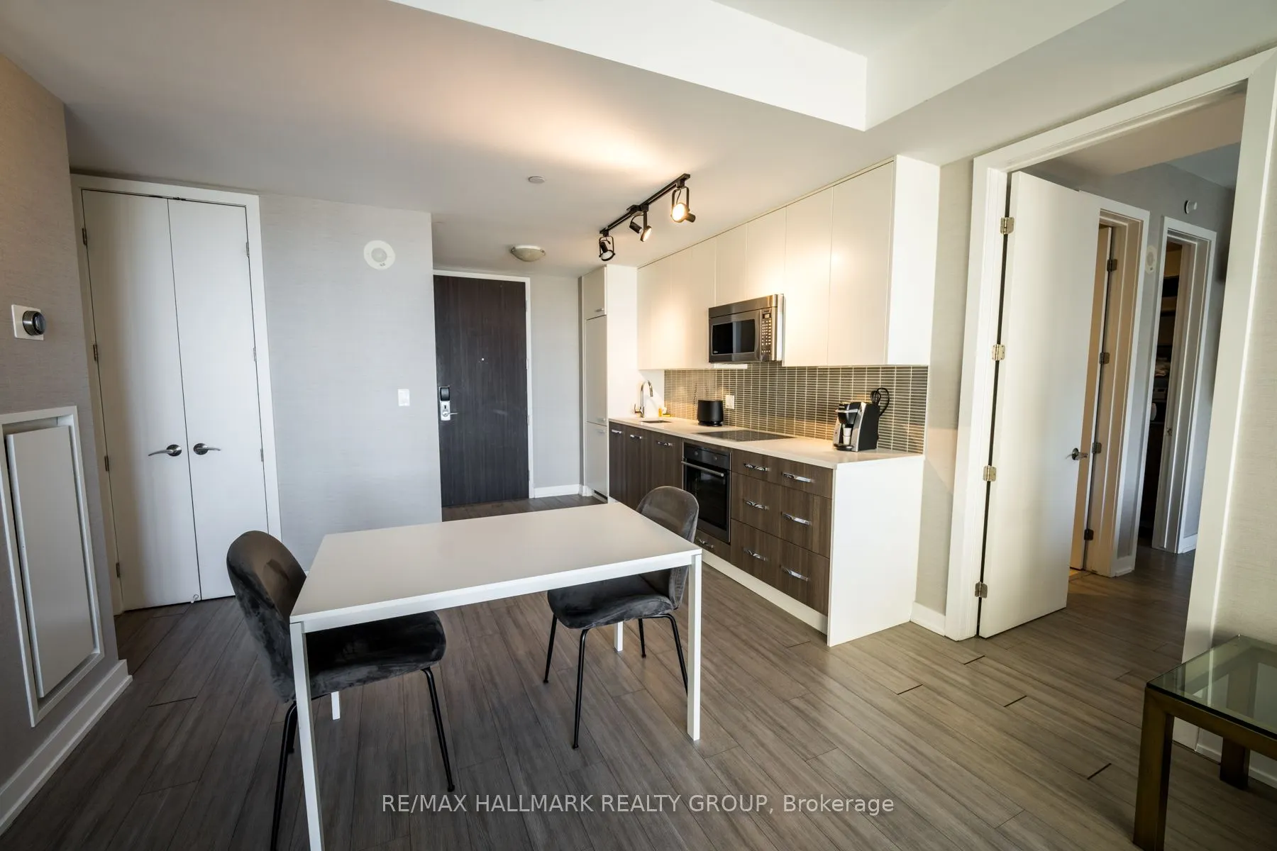 111 Champagne Avenue #1805