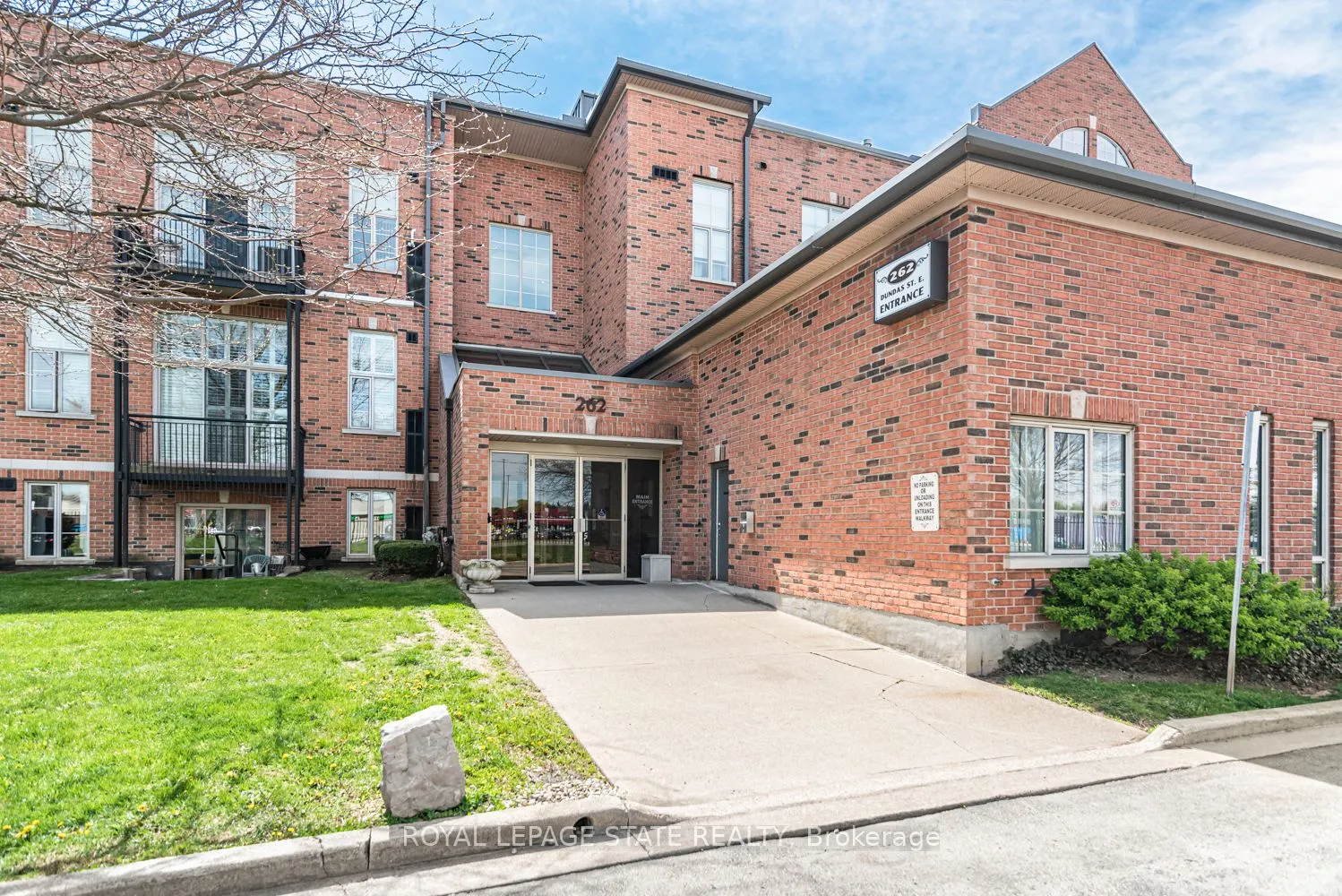 262 Dundas Street E #311