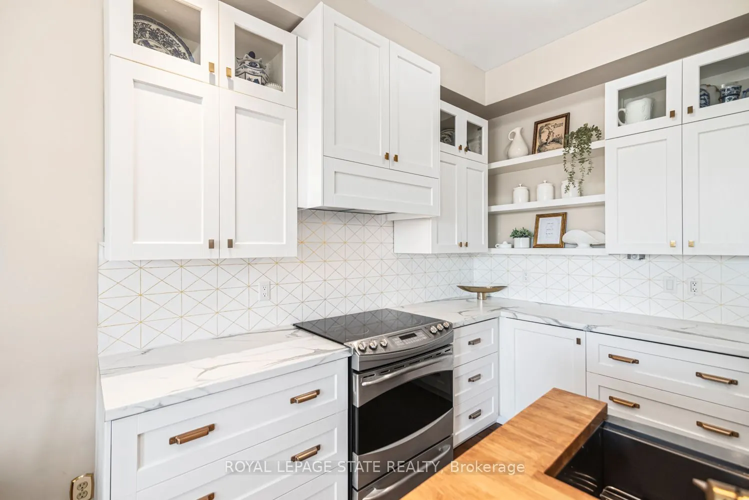 262 Dundas Street E #311