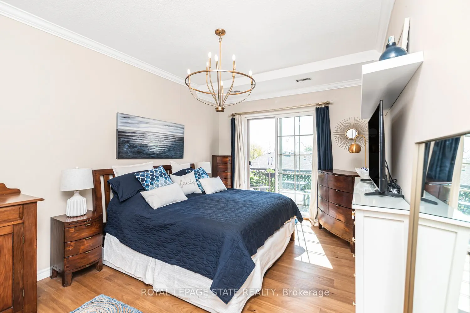 262 Dundas Street E #311