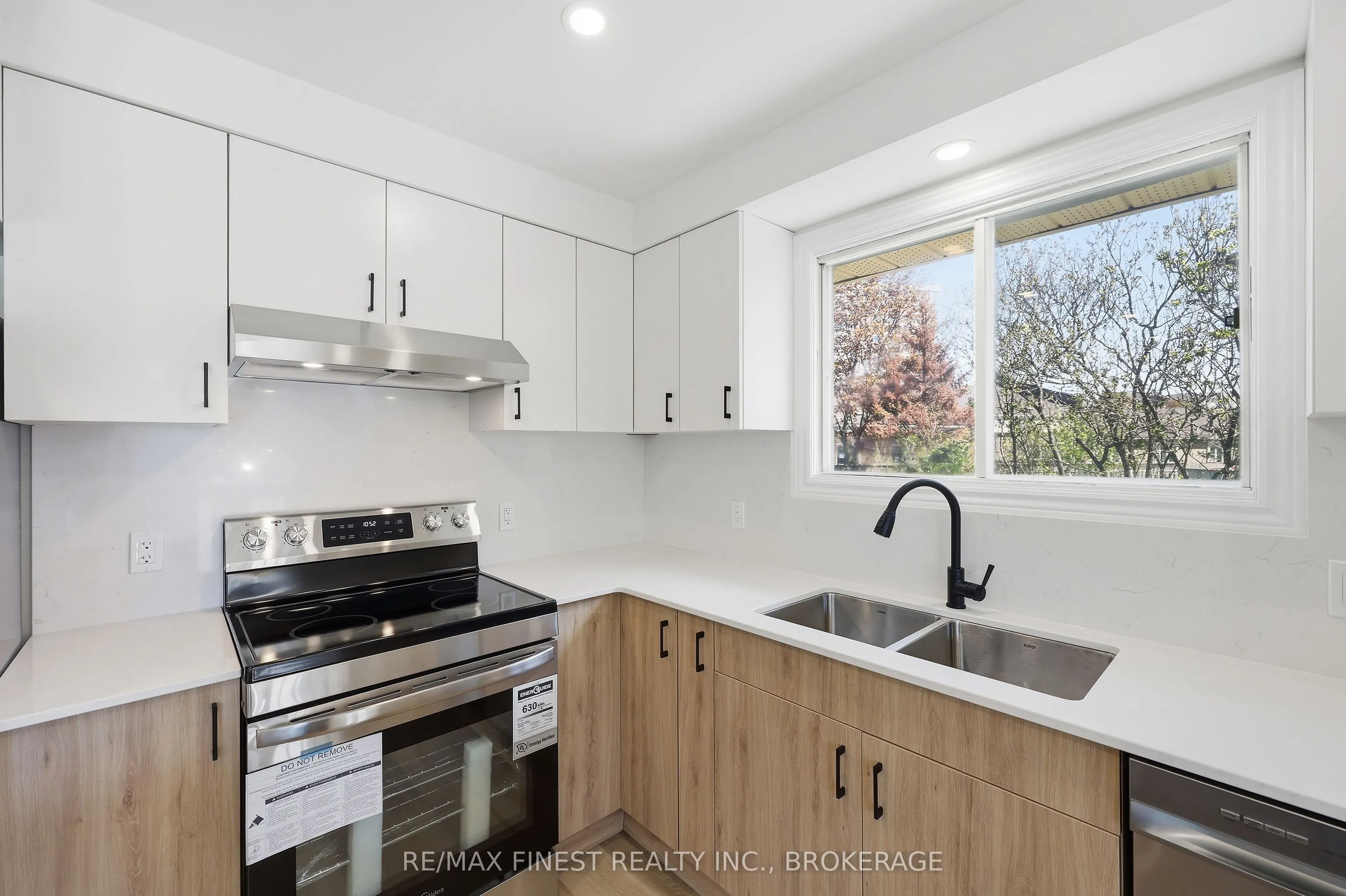 882 BEACONHILL Court