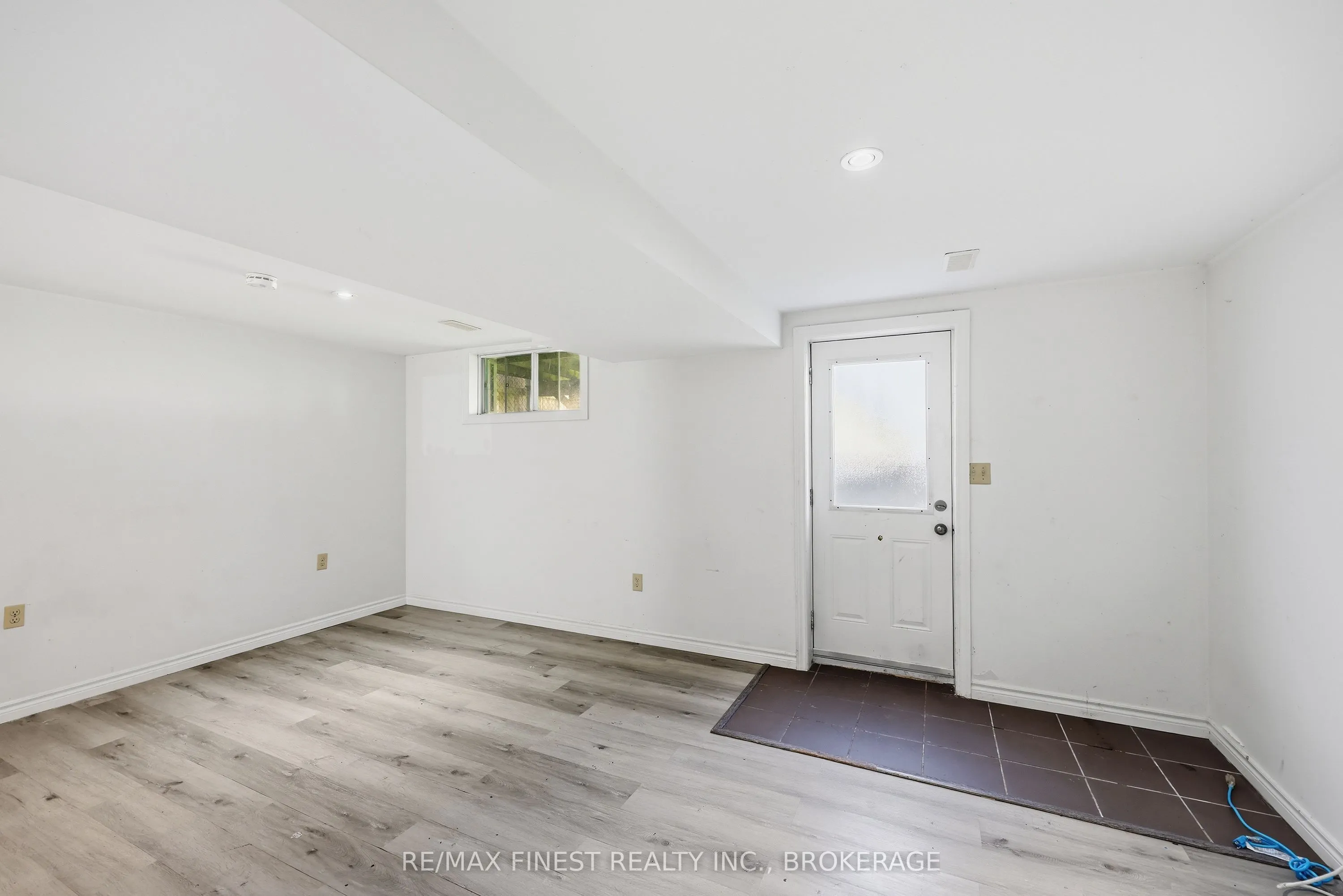 882 BEACONHILL Court