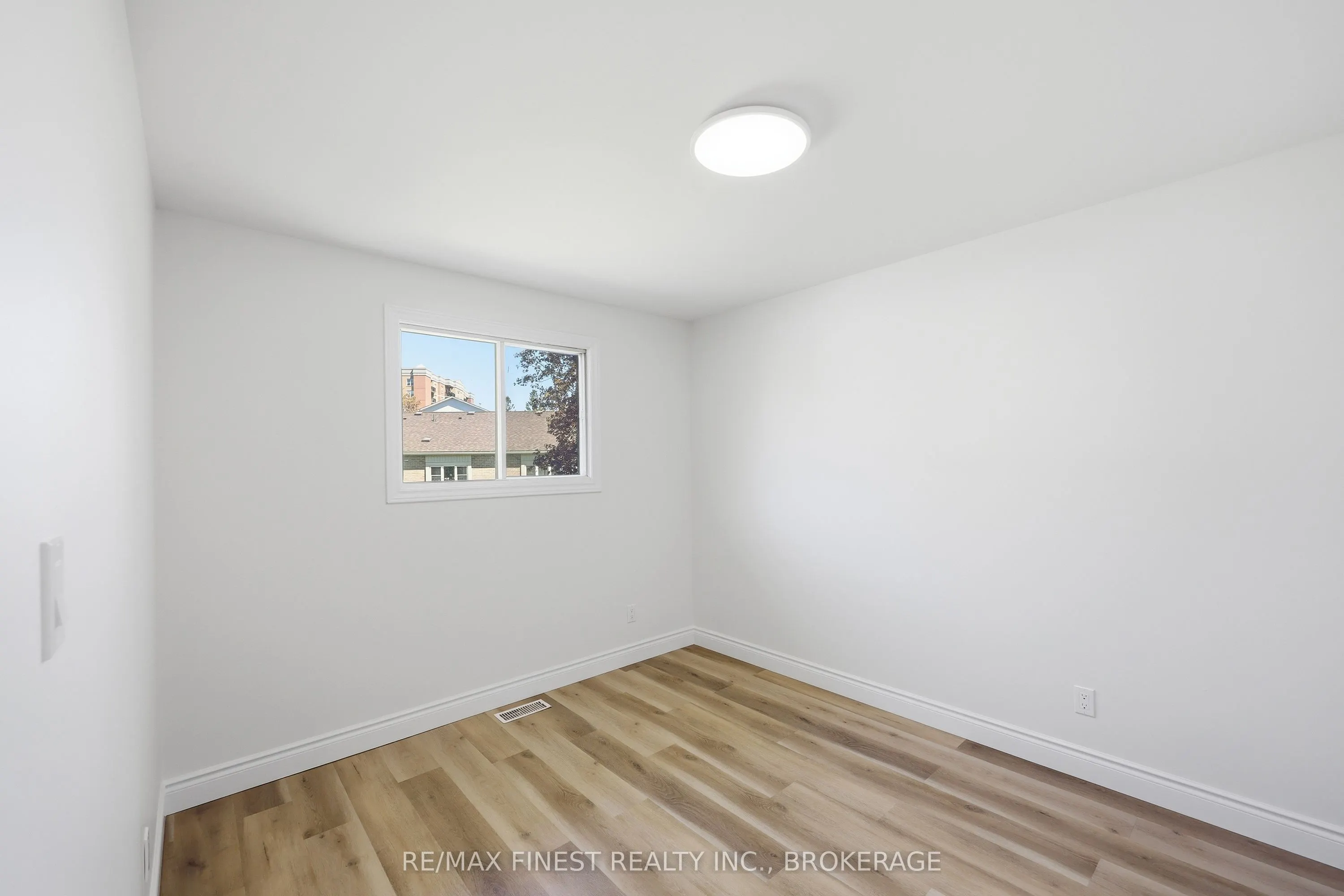 882 BEACONHILL Court