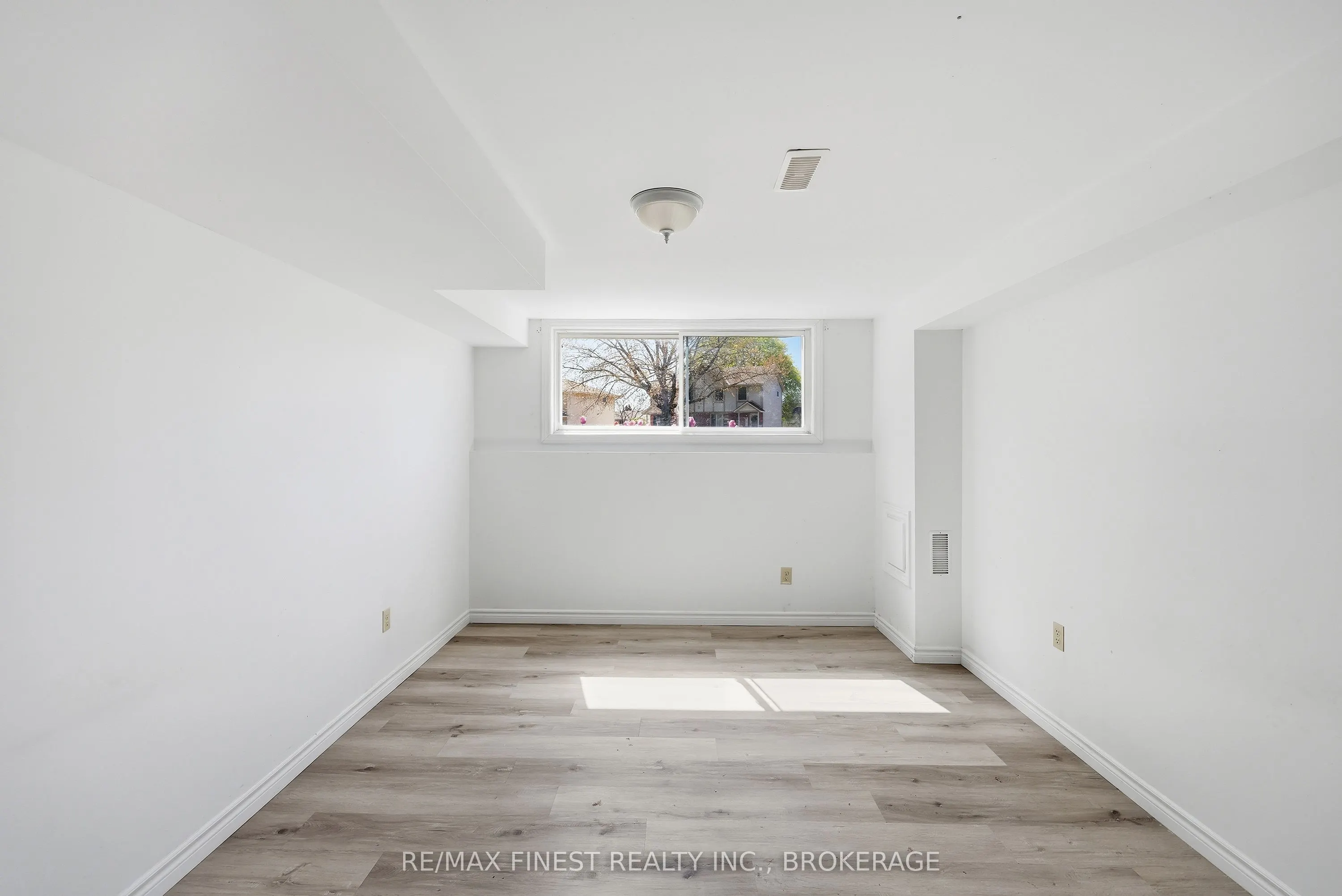 882 BEACONHILL Court