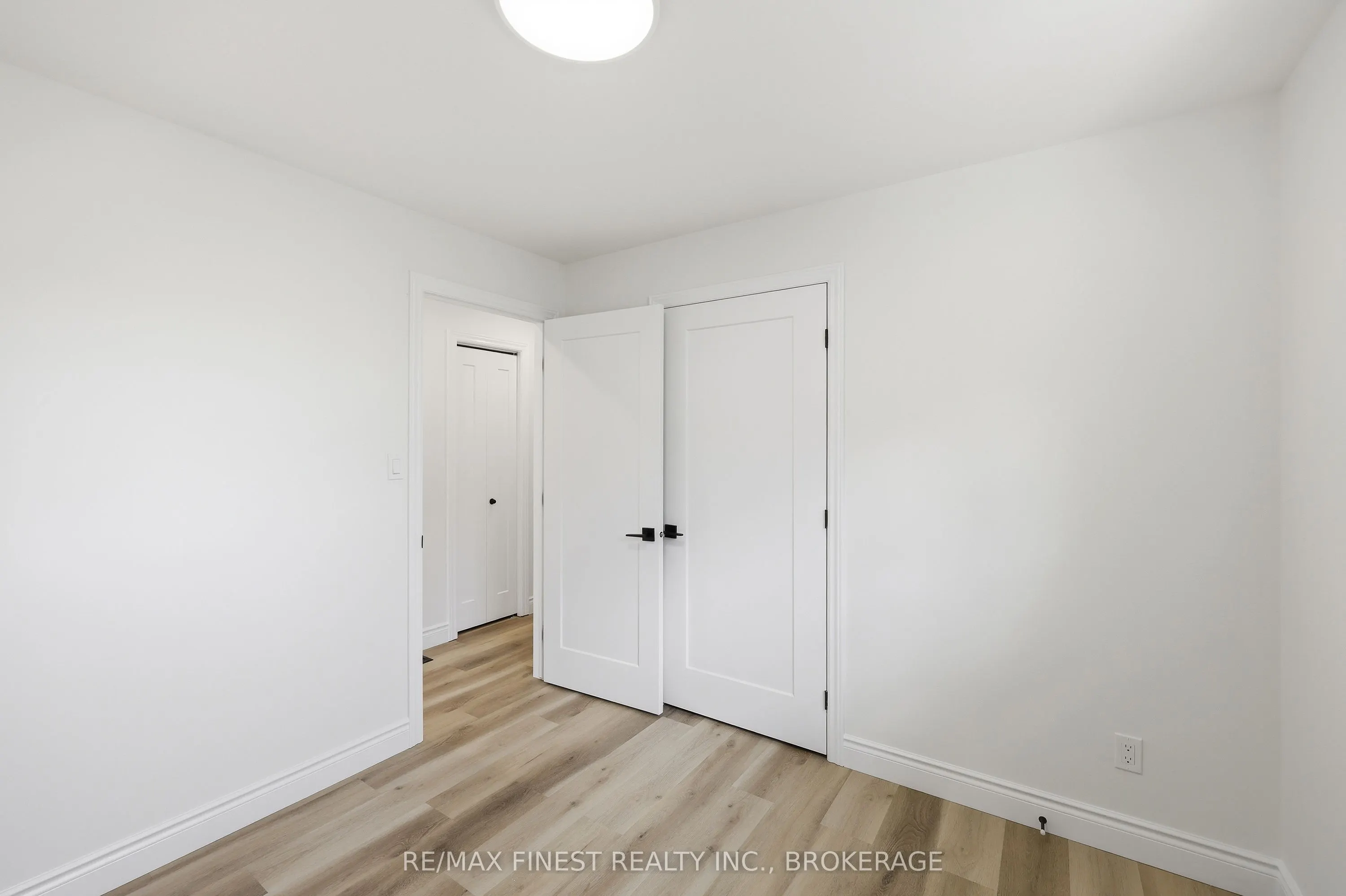 882 BEACONHILL Court