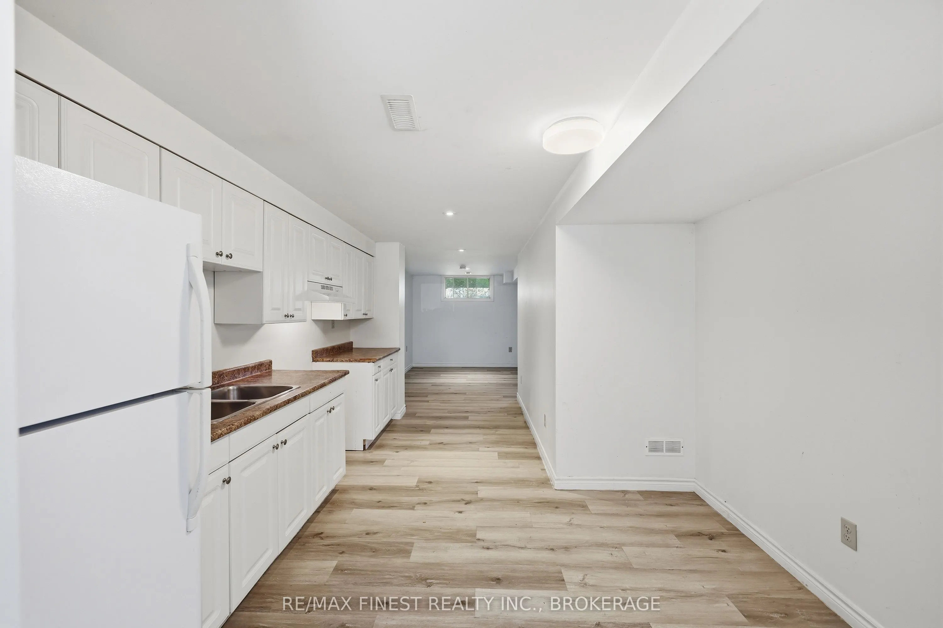 882 BEACONHILL Court