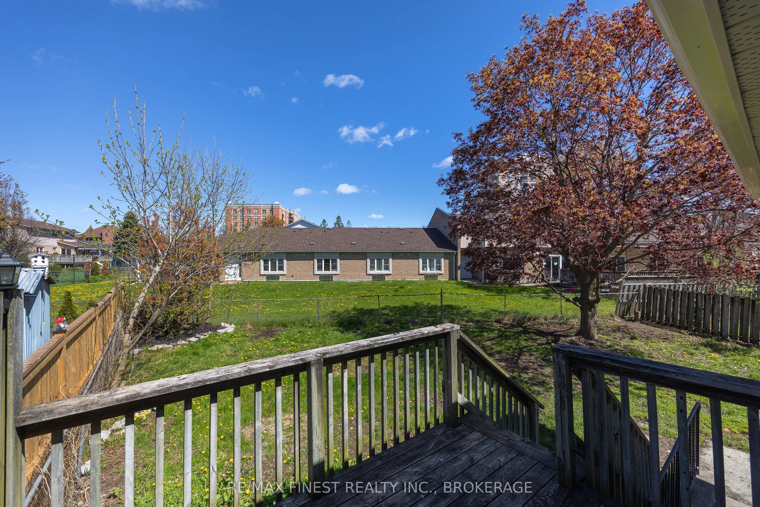 882 BEACONHILL Court