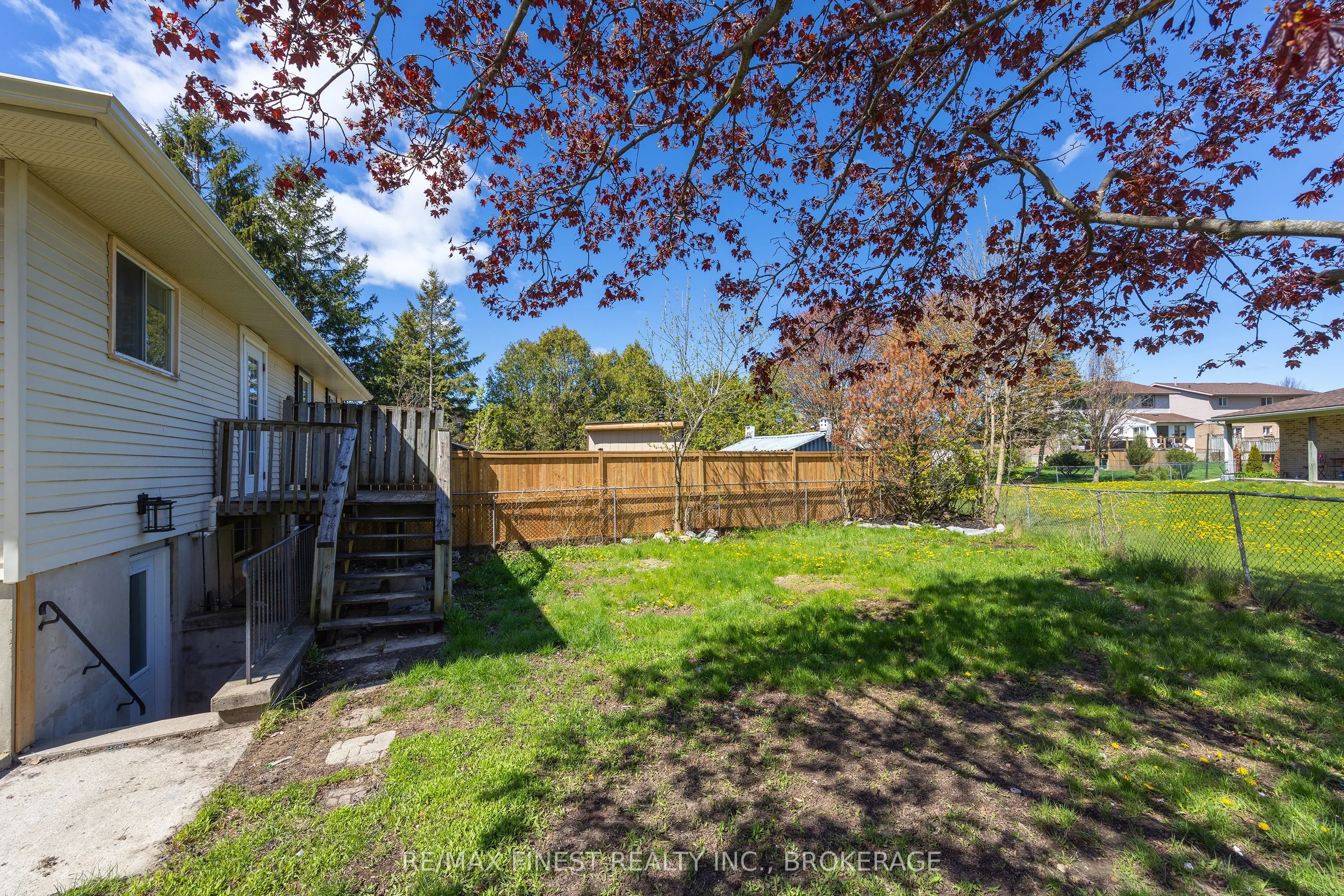 882 BEACONHILL Court