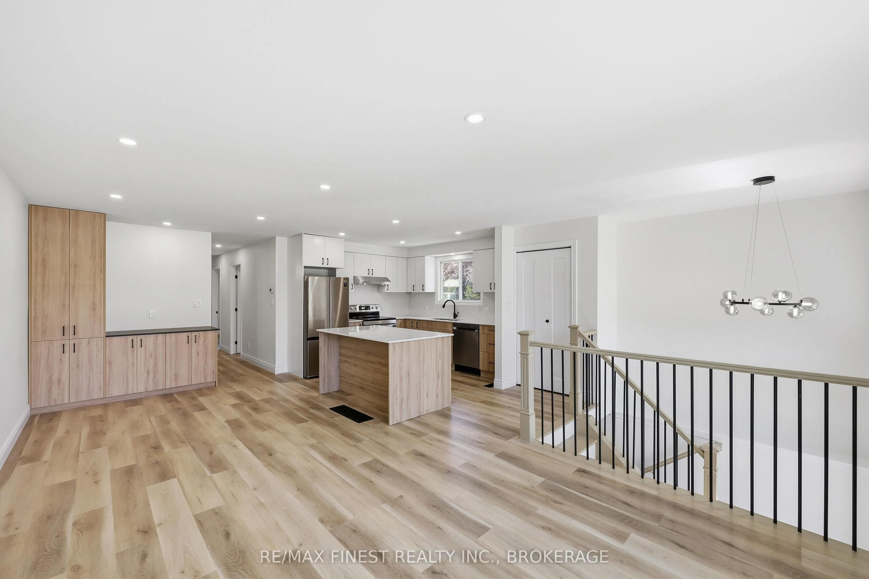 882 BEACONHILL Court