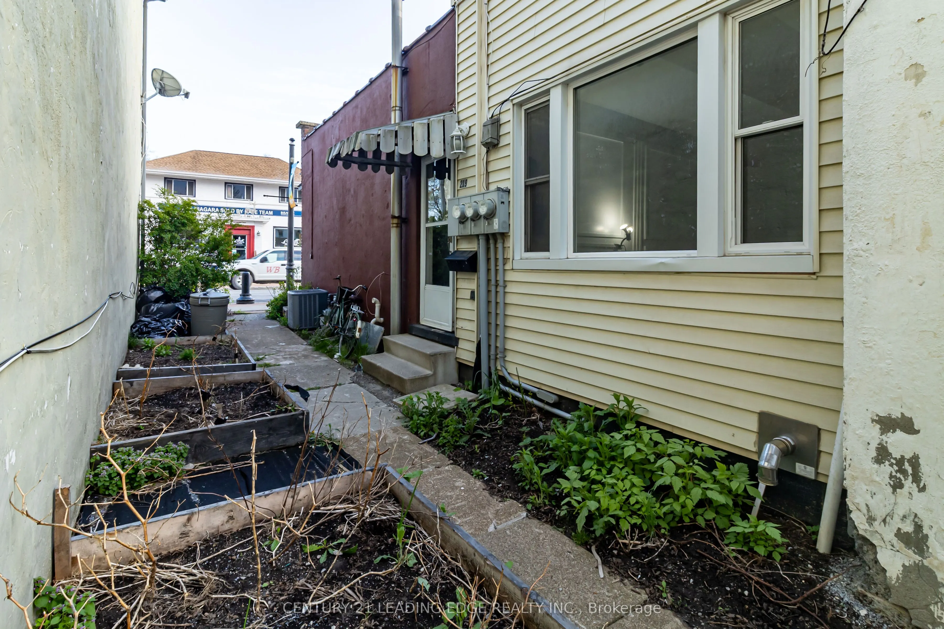 223 Main Street W