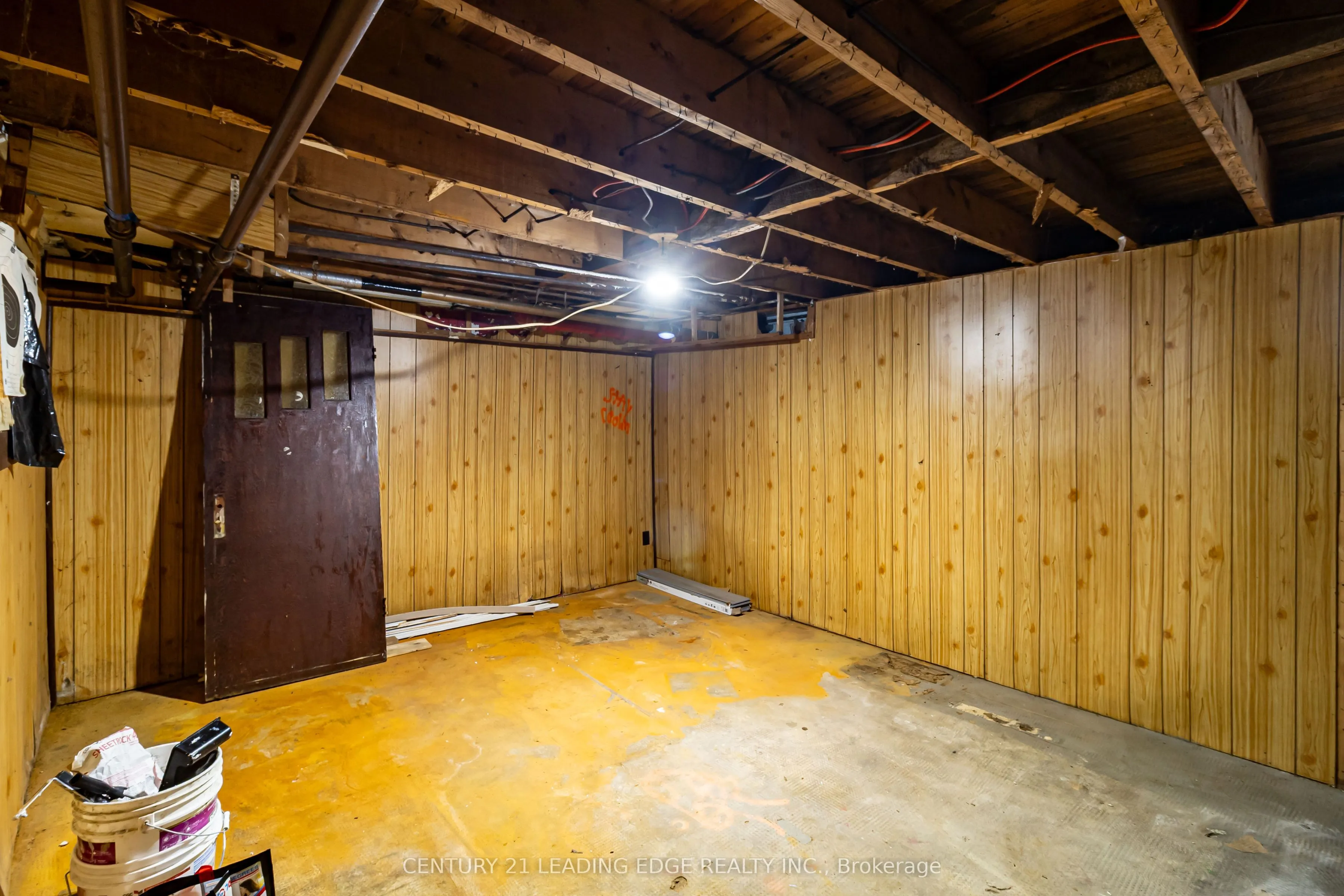 223 Main Street W