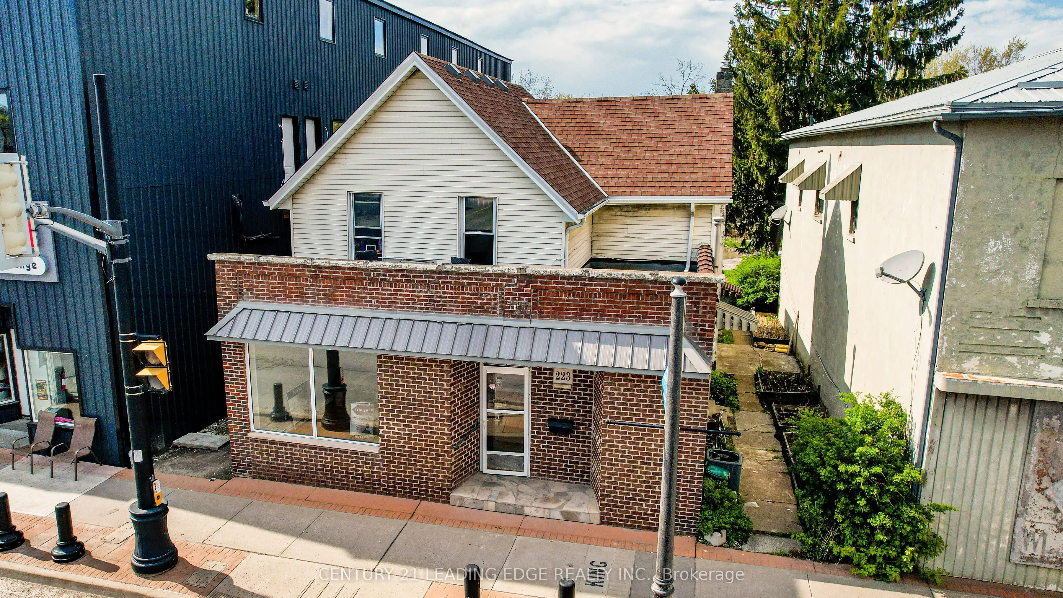223 Main Street W