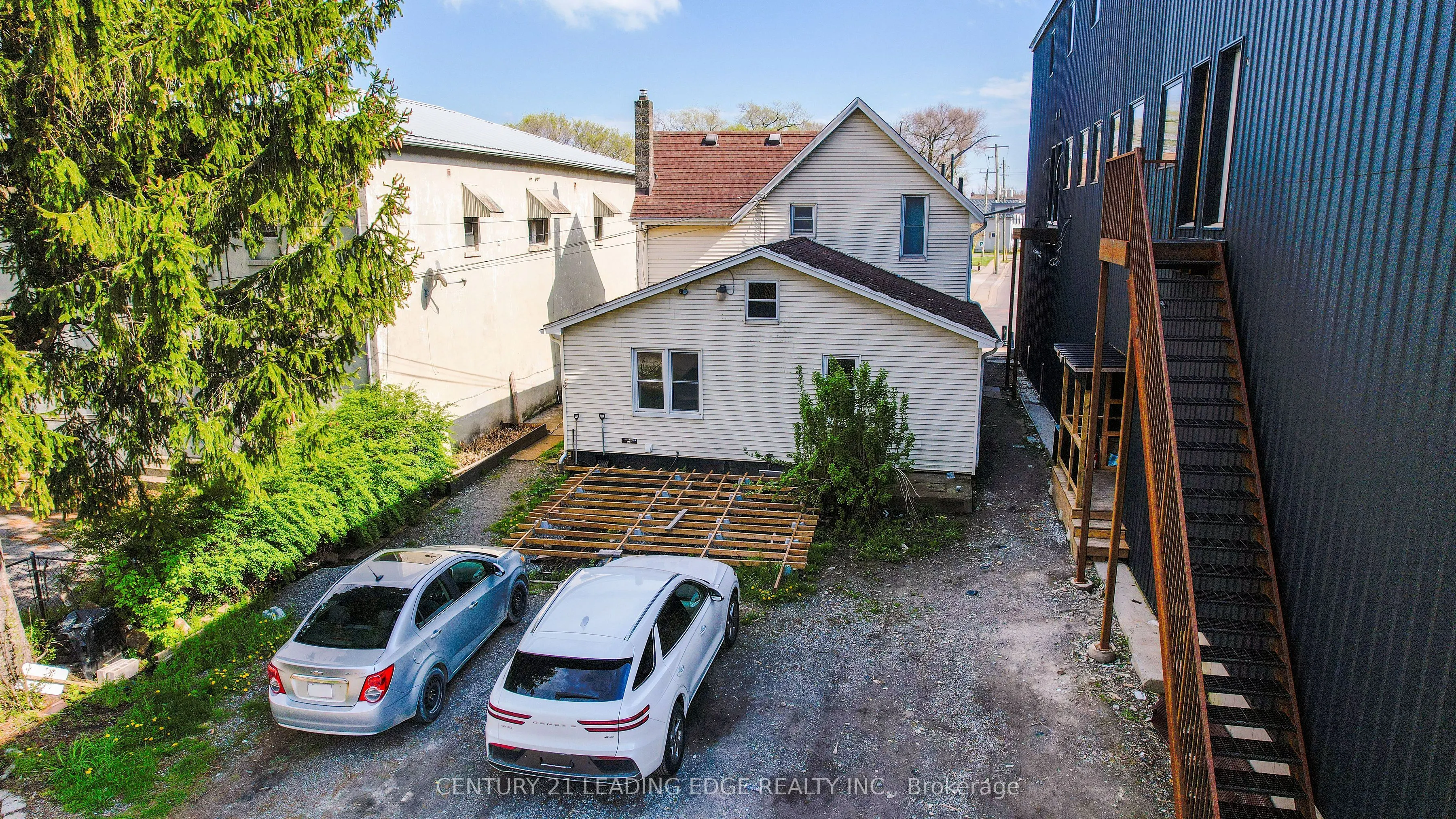 223 Main Street W