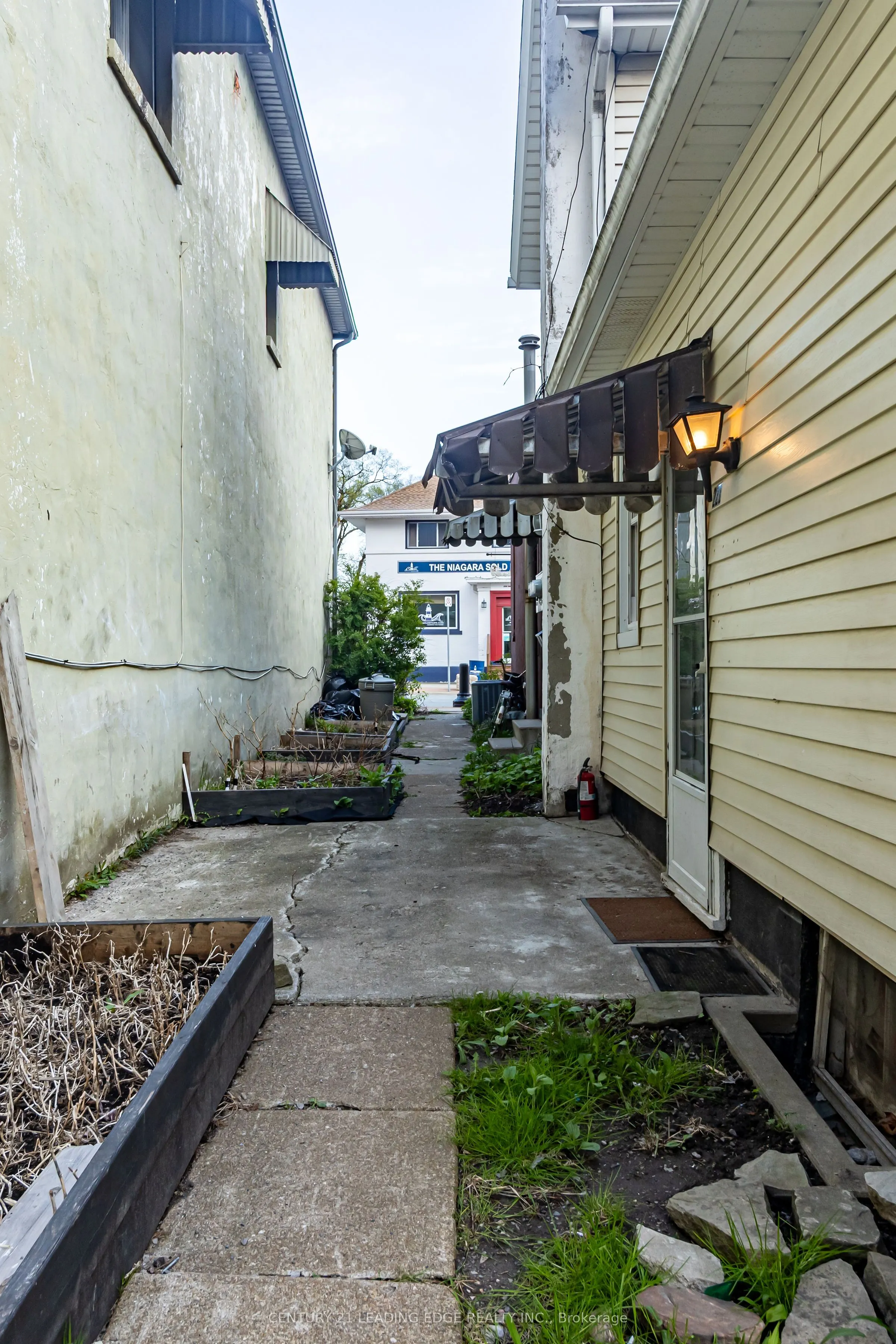 223 Main Street W