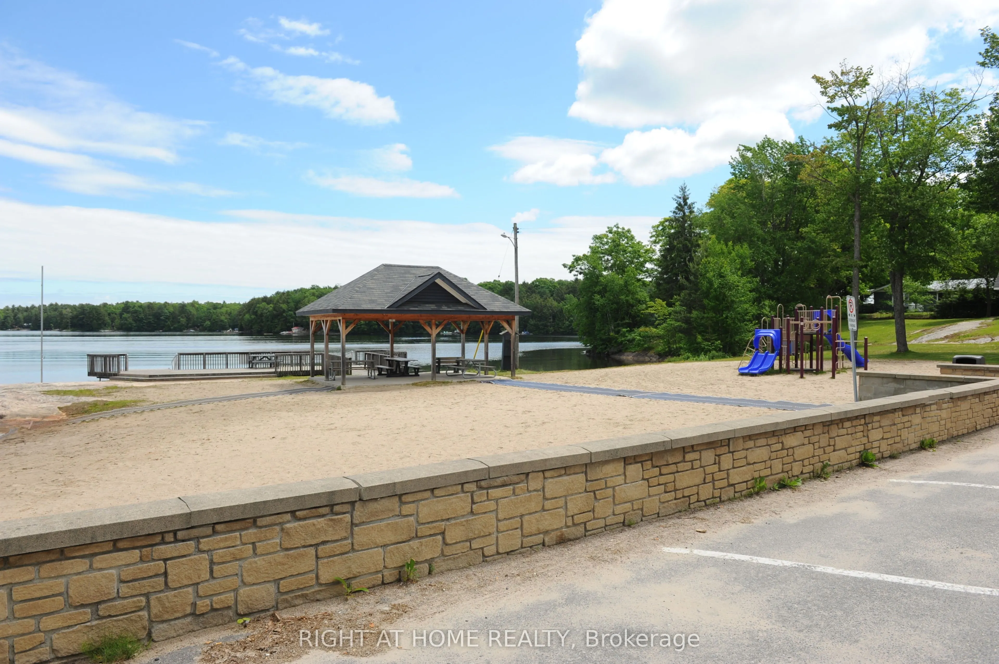 22 Hawkins Point