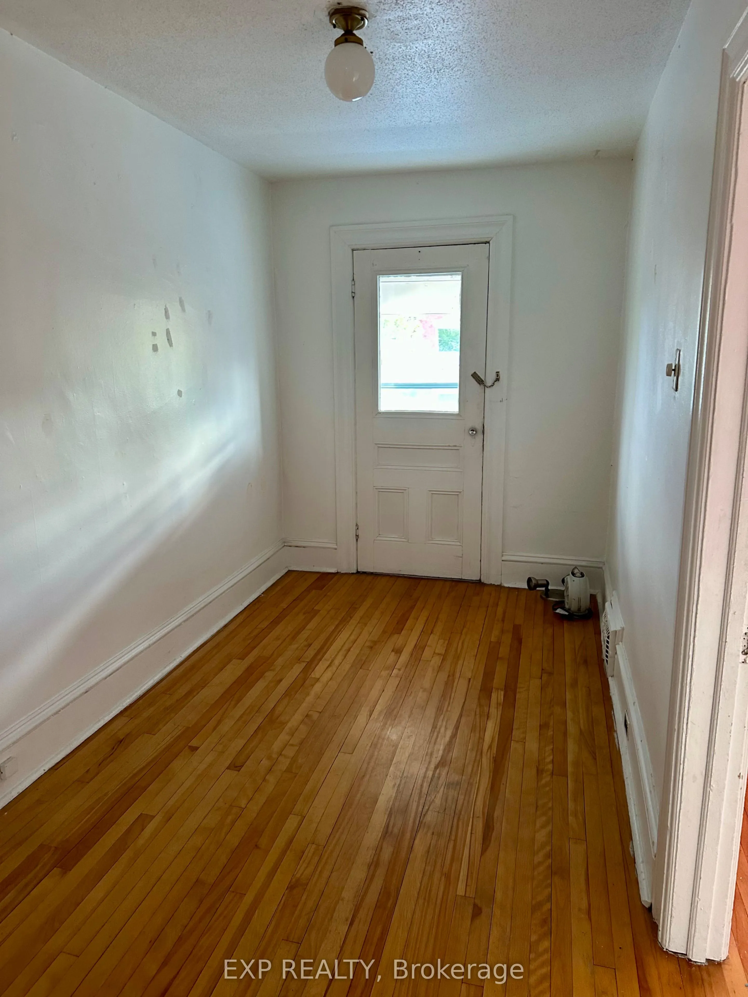 57 Spadina Avenue