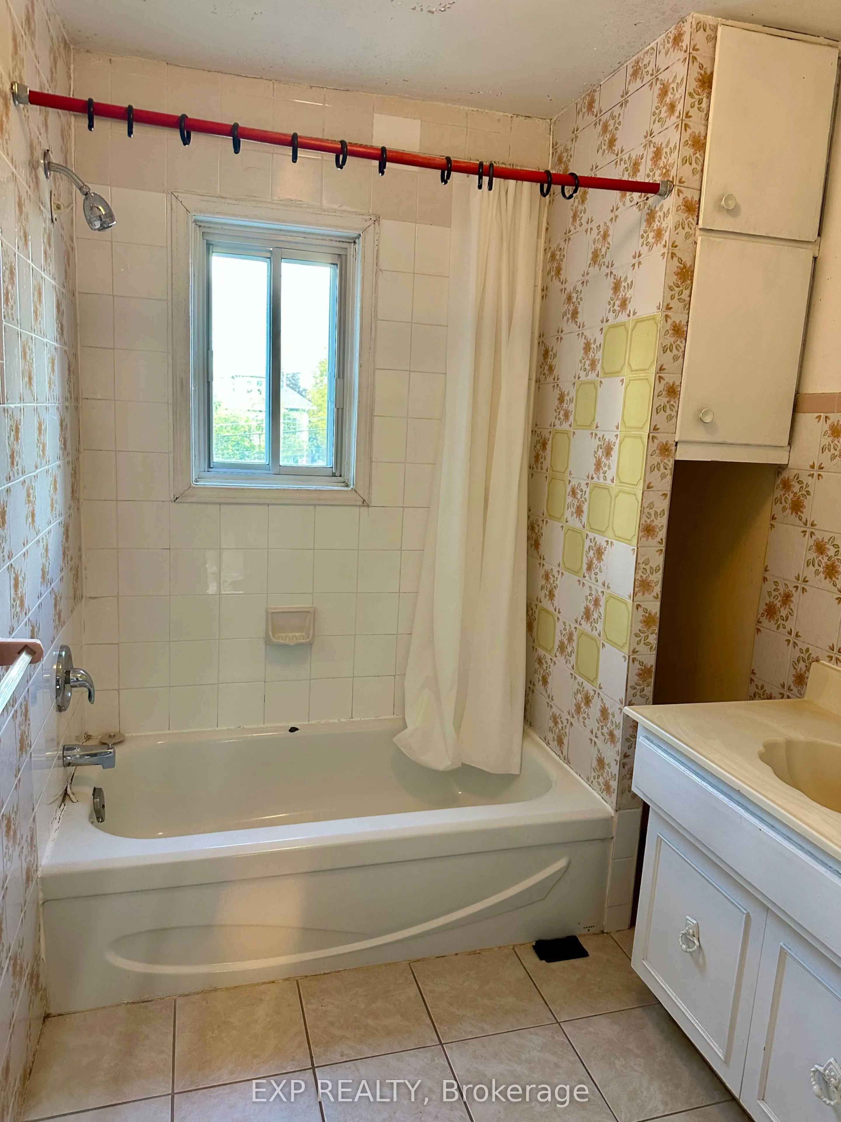 57 Spadina Avenue