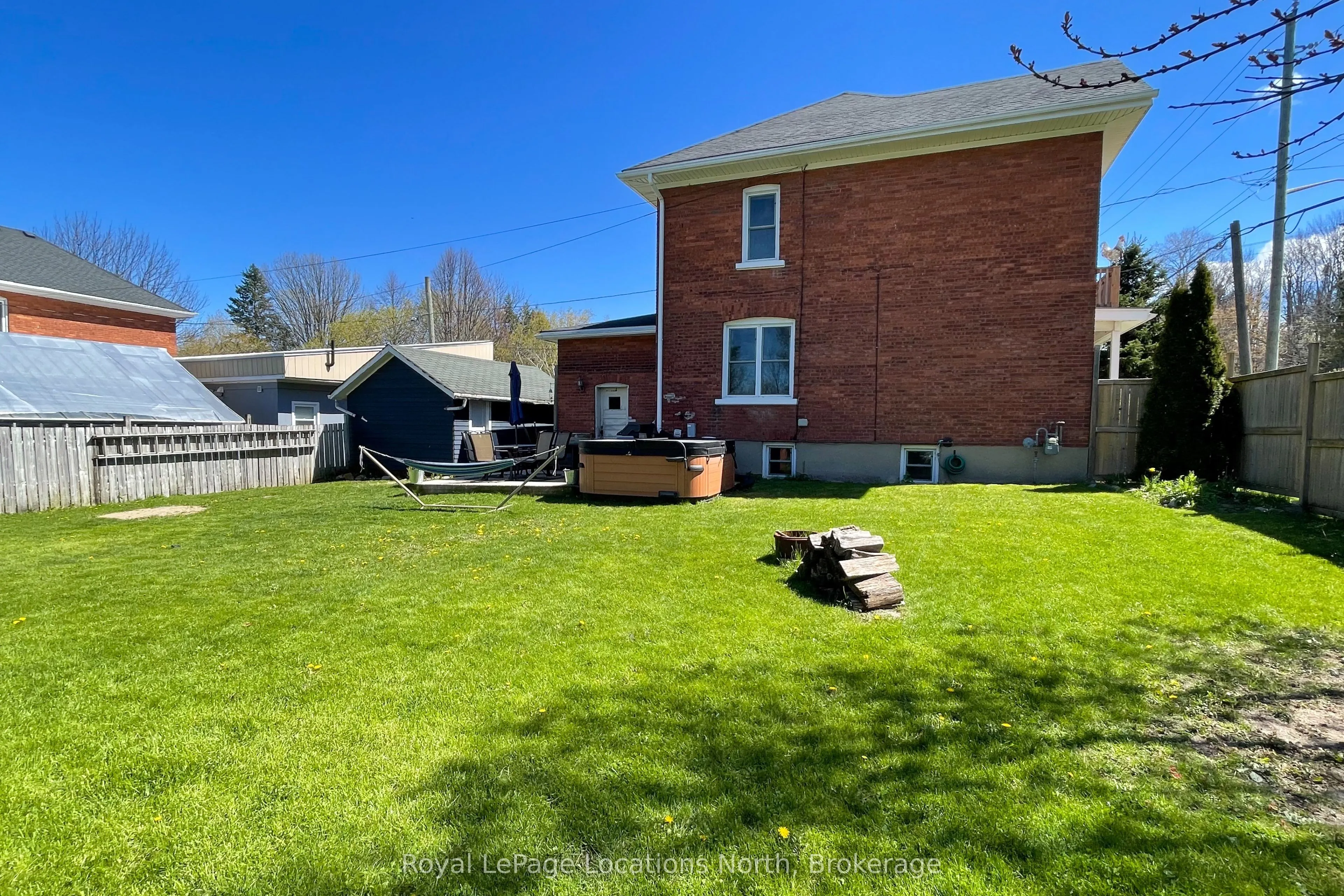 131 Sykes Street S