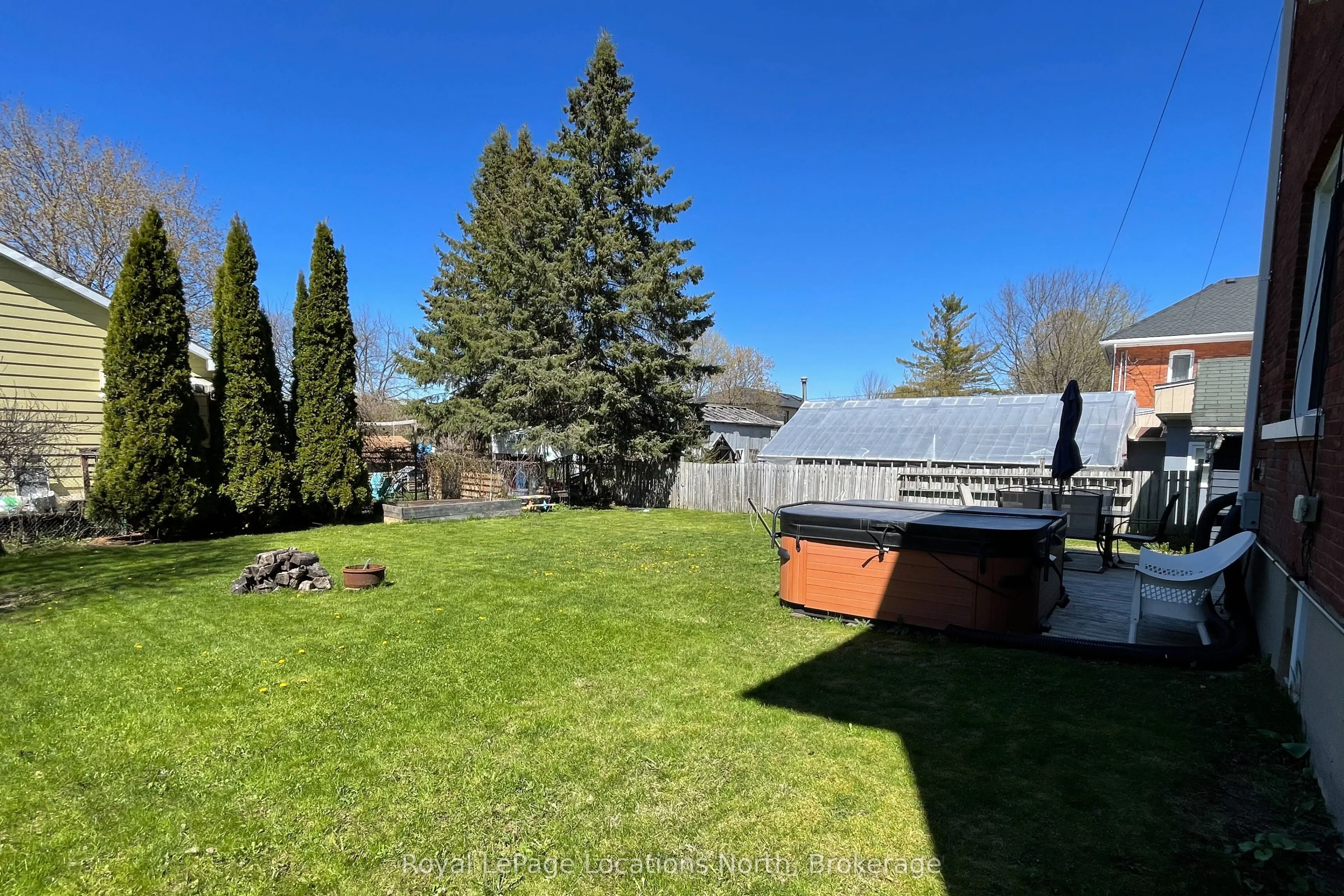 131 Sykes Street S
