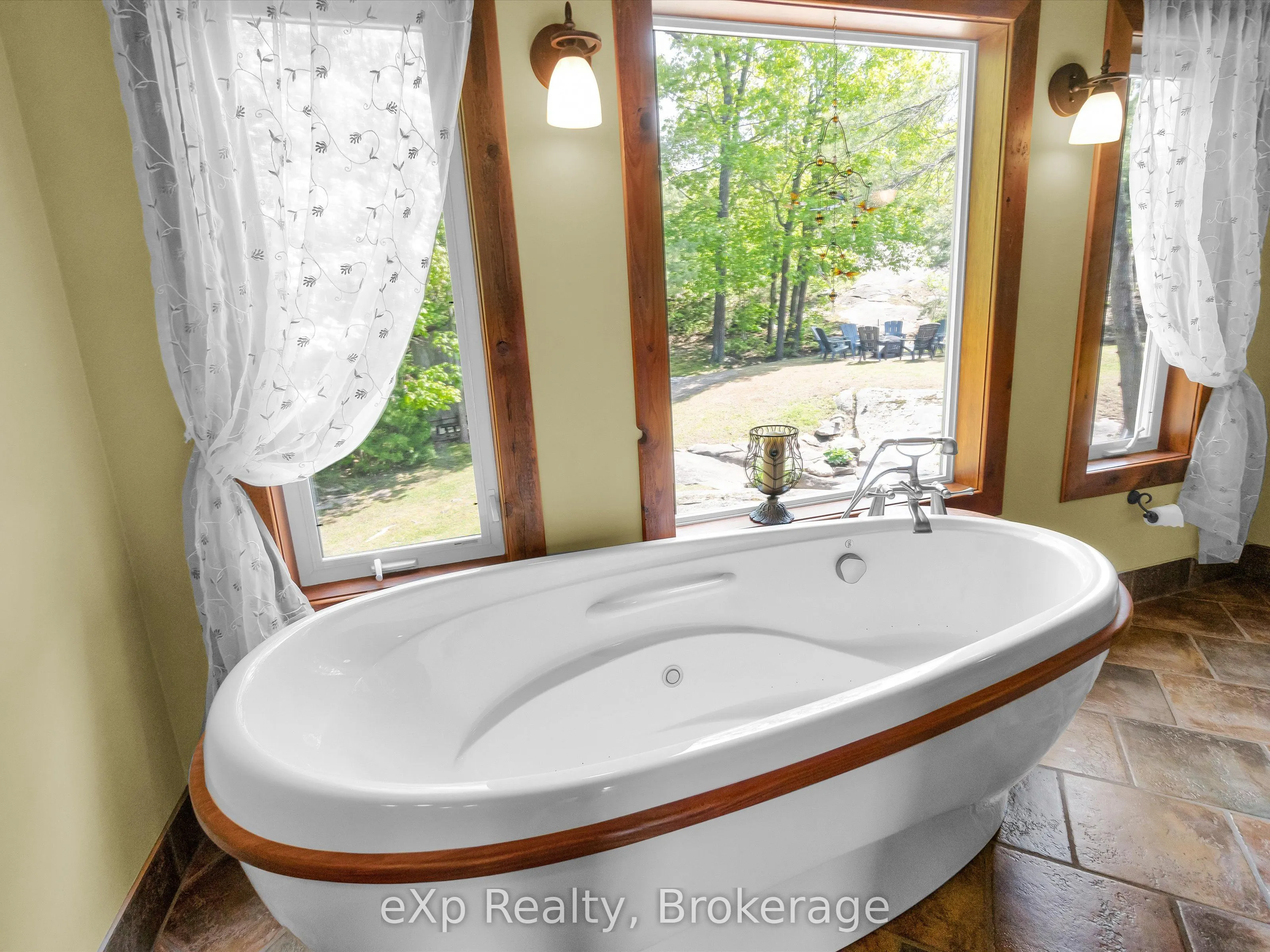 6646 1040LittleBeausoleil Island