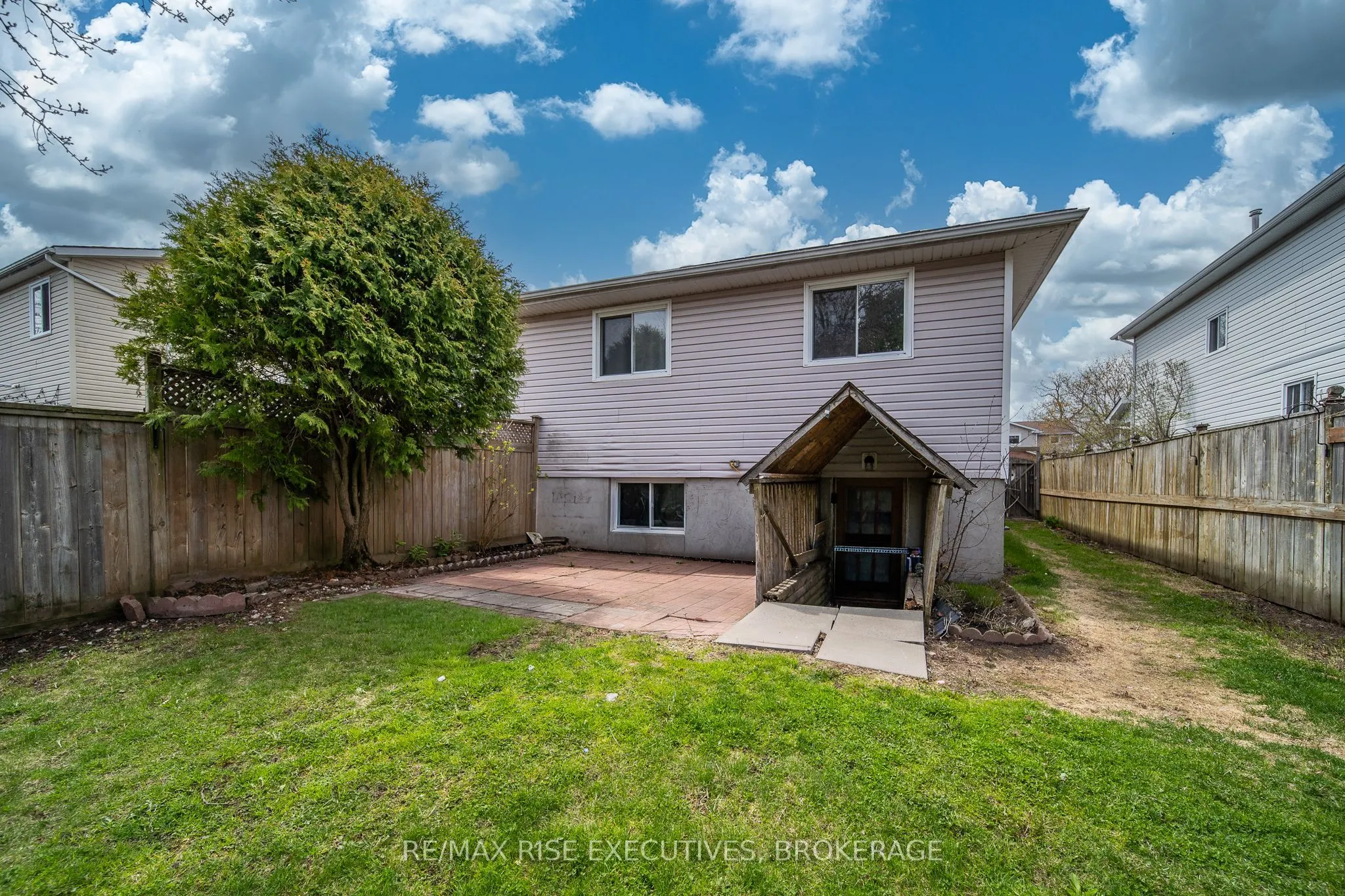 984 Waterbury Crescent