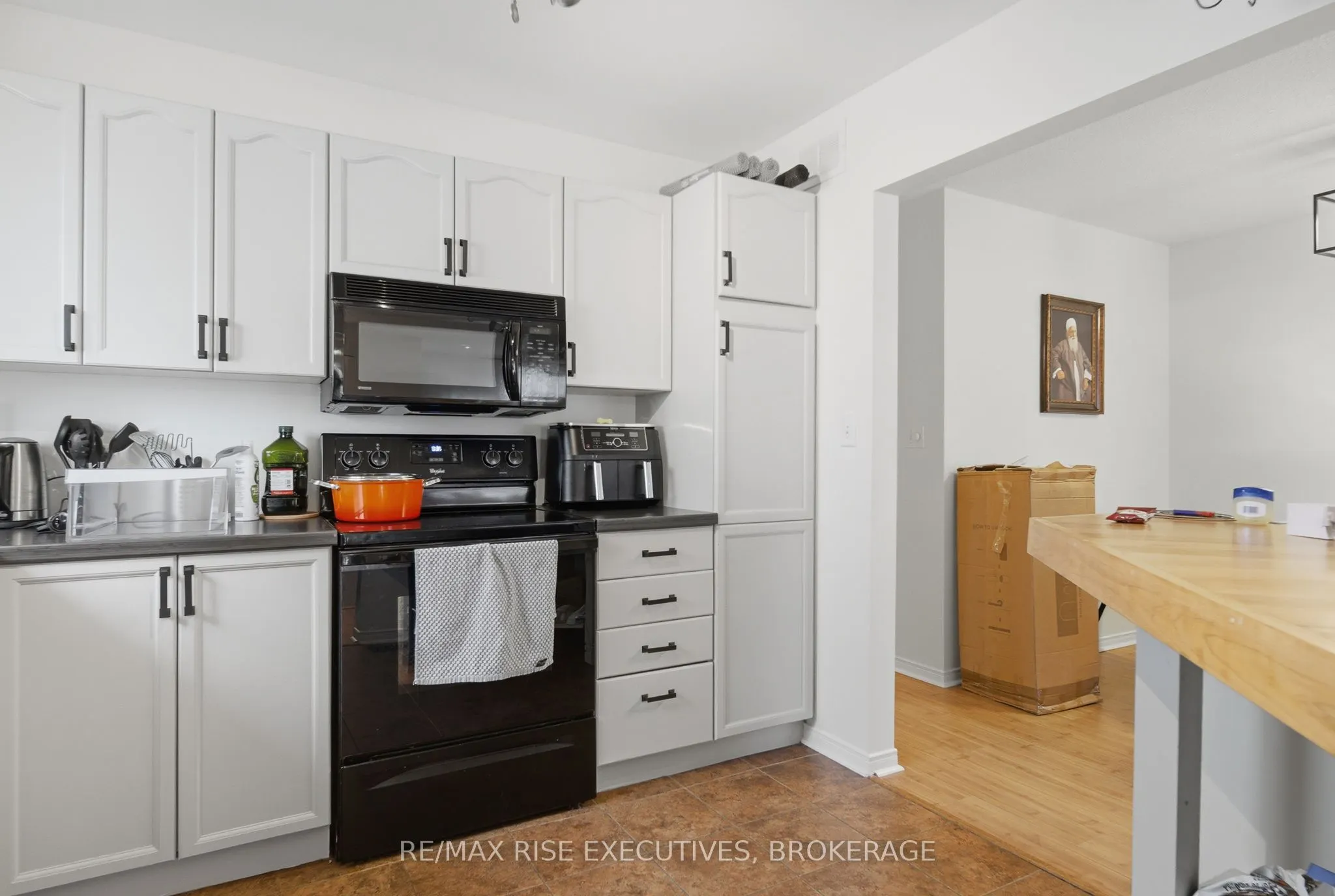 984 Waterbury Crescent