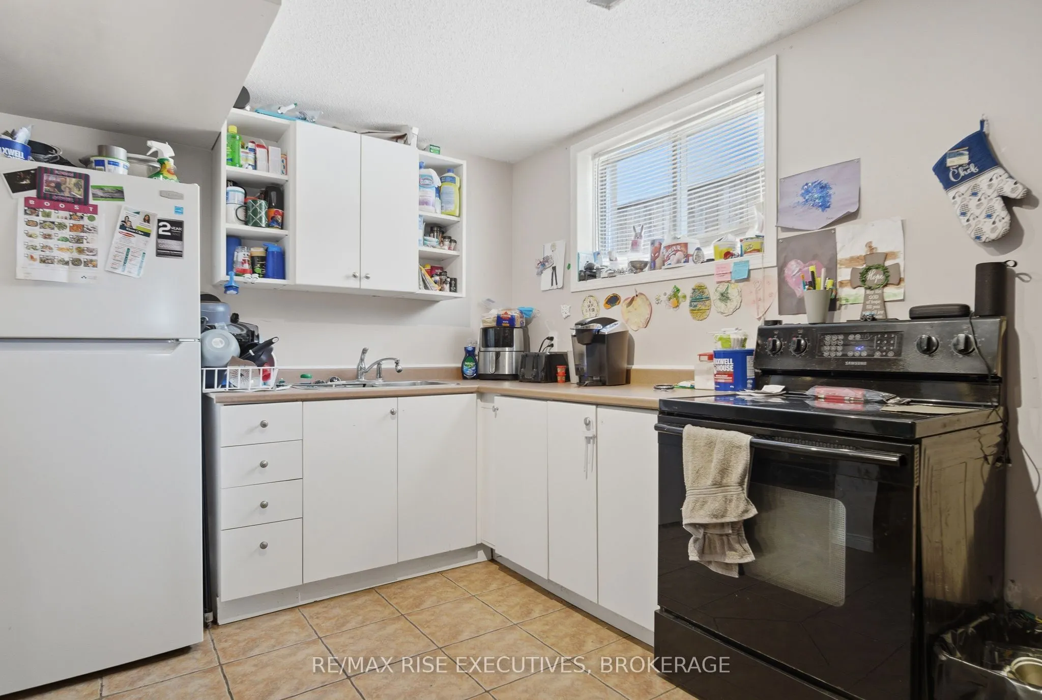 984 Waterbury Crescent